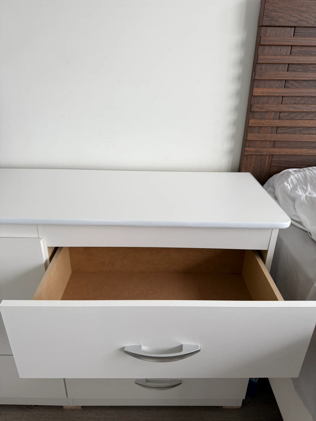 White 6-Drawer Dresser - photo 4