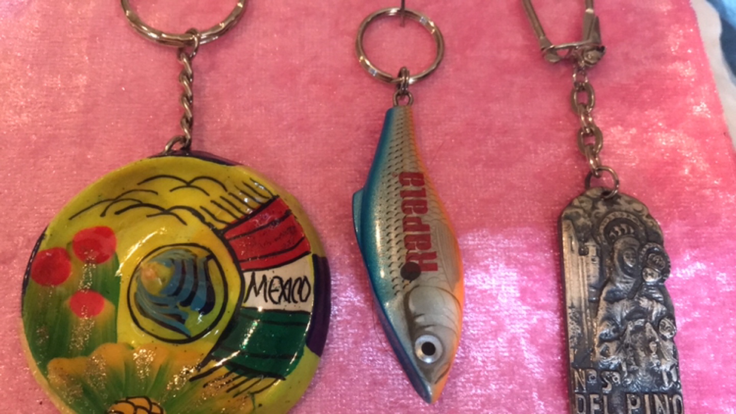 Lot of 6 assorted keychains - photo 3