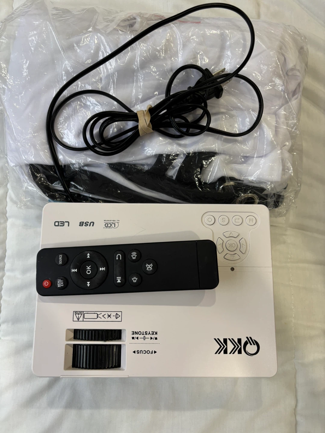 QKK Mini Projector with Remote - photo 5
