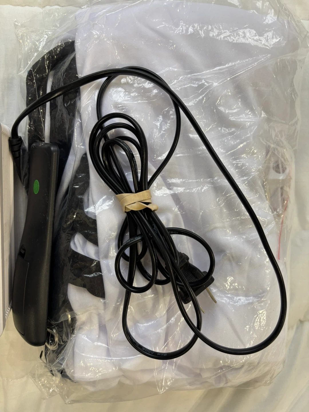 QKK Mini Projector with Remote - photo 4