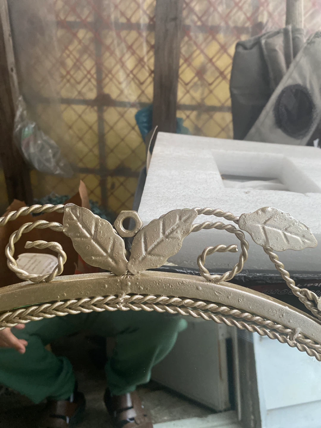 Bronze Circular Decorative Mirror with Leaf Accents 🌱 - photo 2