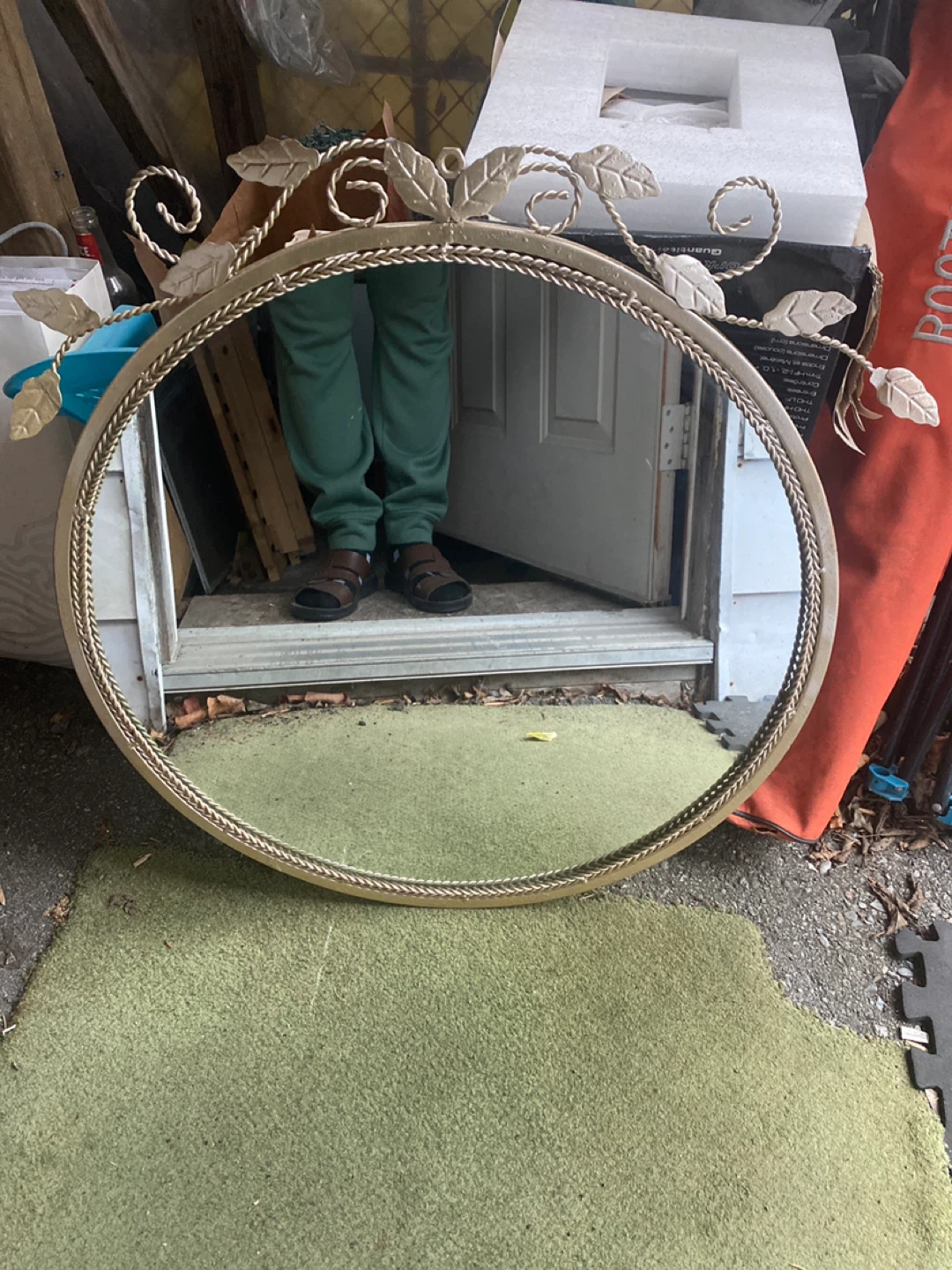 Bronze Circular Decorative Mirror with Leaf Accents 🌱