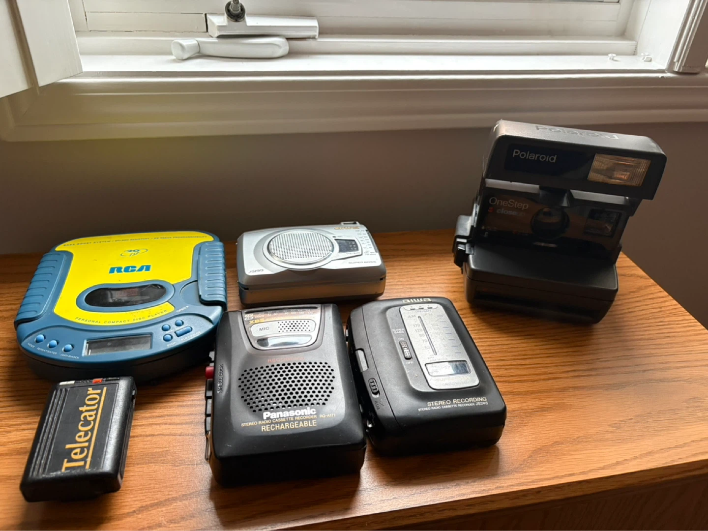 Polaroid OneStep CloseUp Instant Camera & everything in the pics