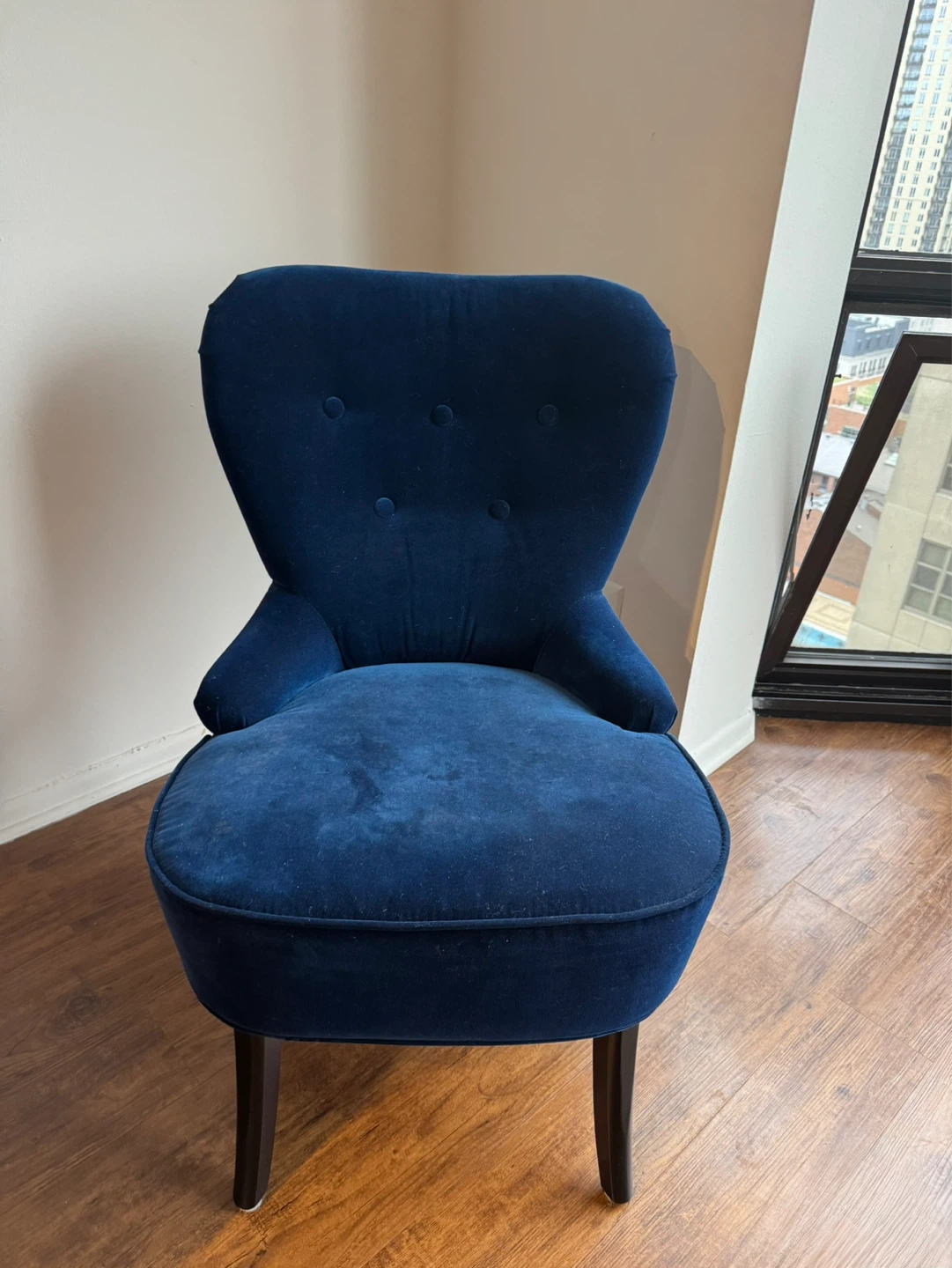 Dark Blue Velvet Accent Chair (pick up 4/30 only 9am -3pm)