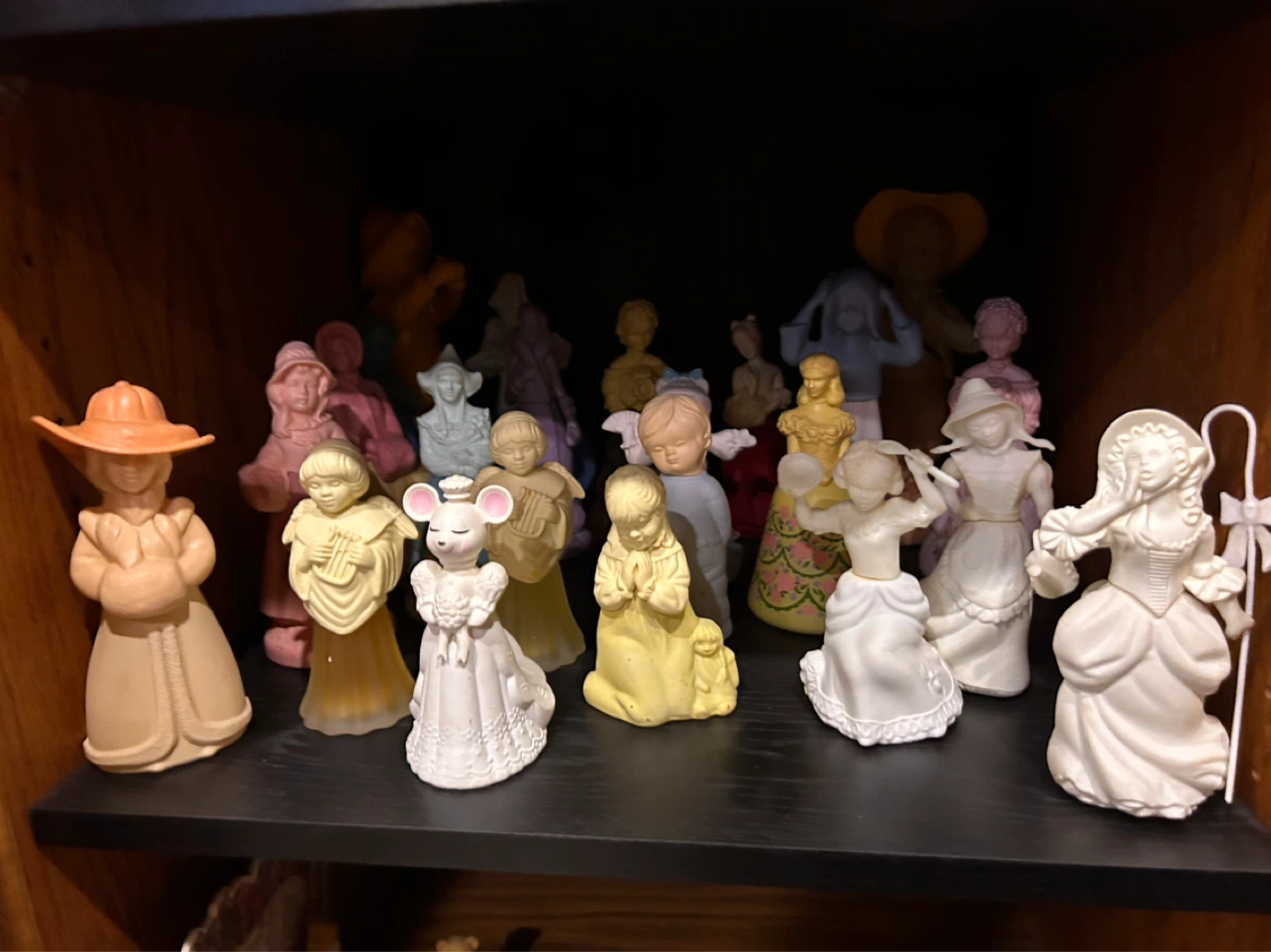 Collection of assorted figurines Avon