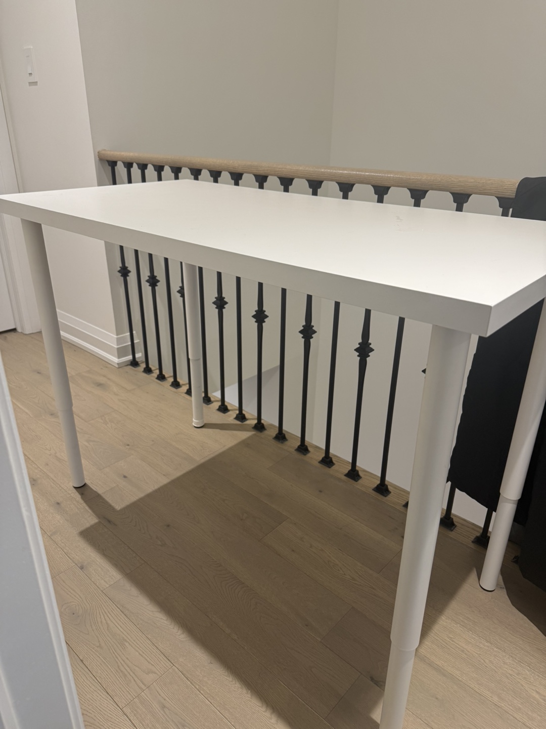 White IKEA LAGKAPTEN work desk/table (adjustable height)