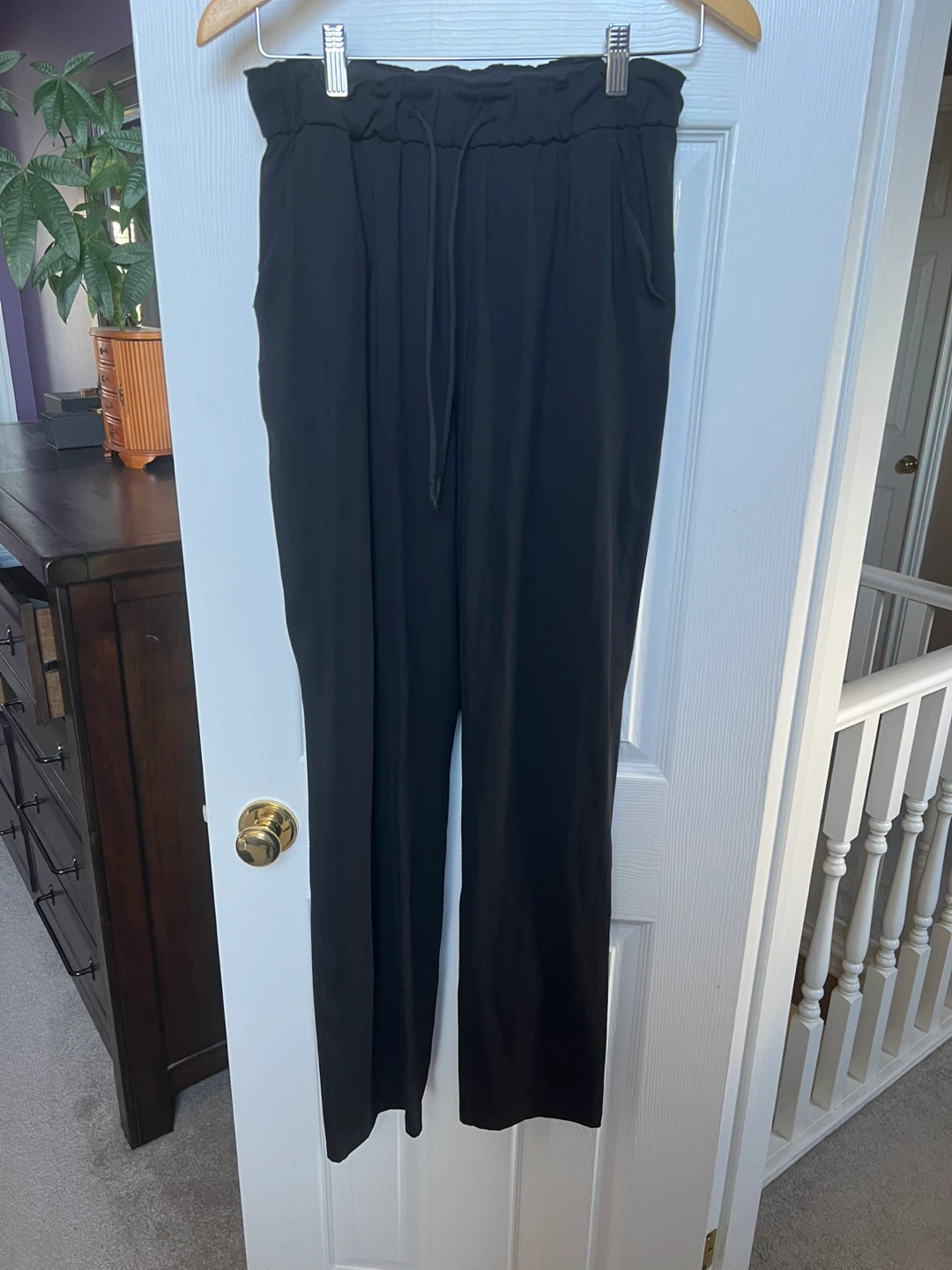 Lululemon Black Jogger Pants size 6