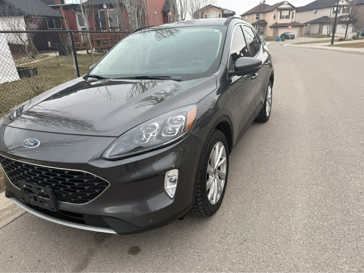 2020 Ford Escape Titanium Hybrid | Fully Loaded | Clean - photo 2