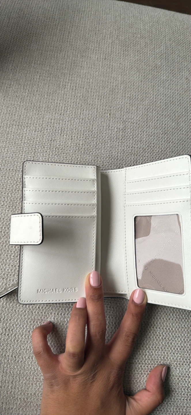 Like new -Michael Kors White Logo Print Bifold Wallet - photo 2