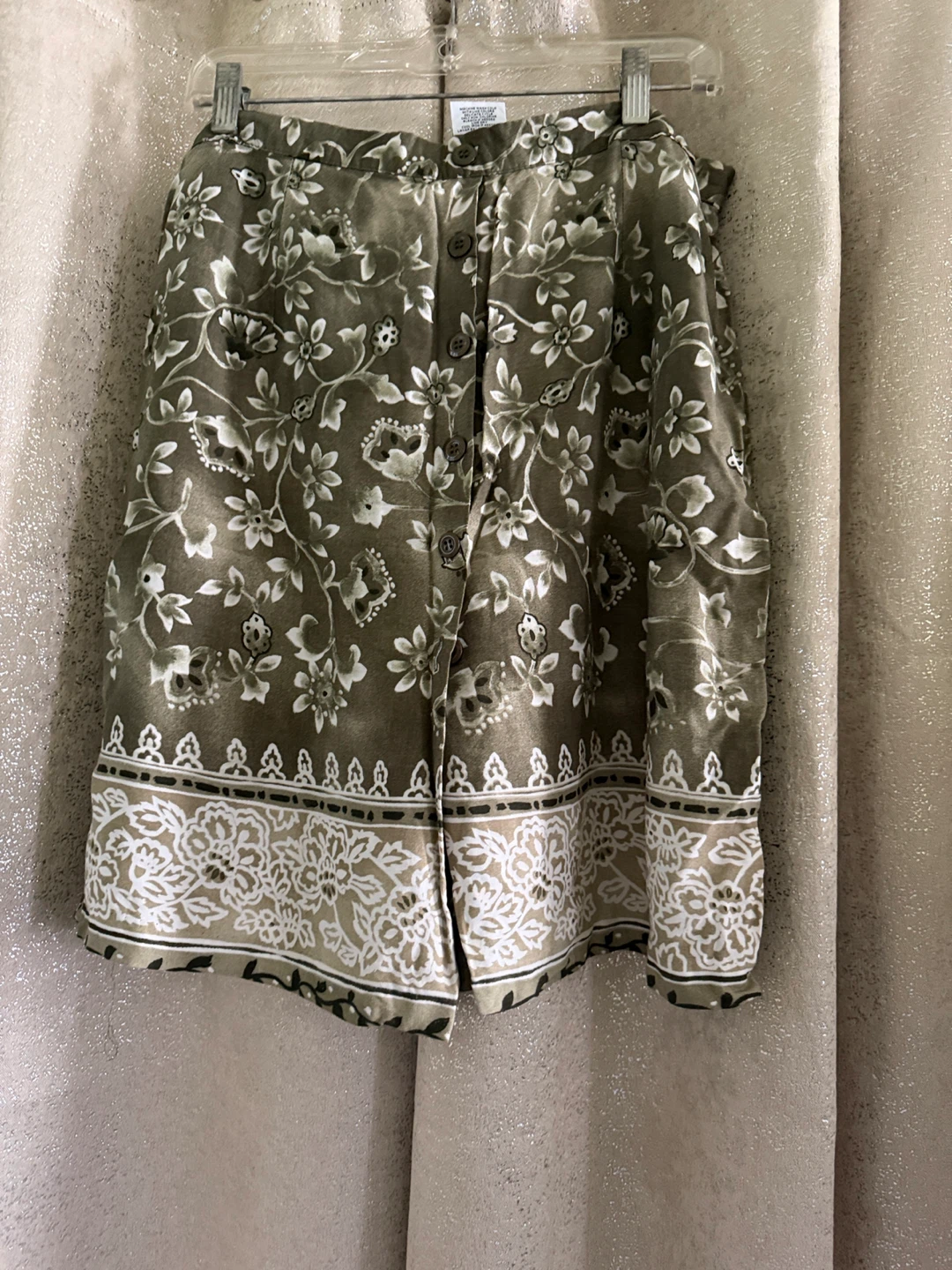 Bentley Floral Print Button-Front Shorts - Size X-Large - photo 2