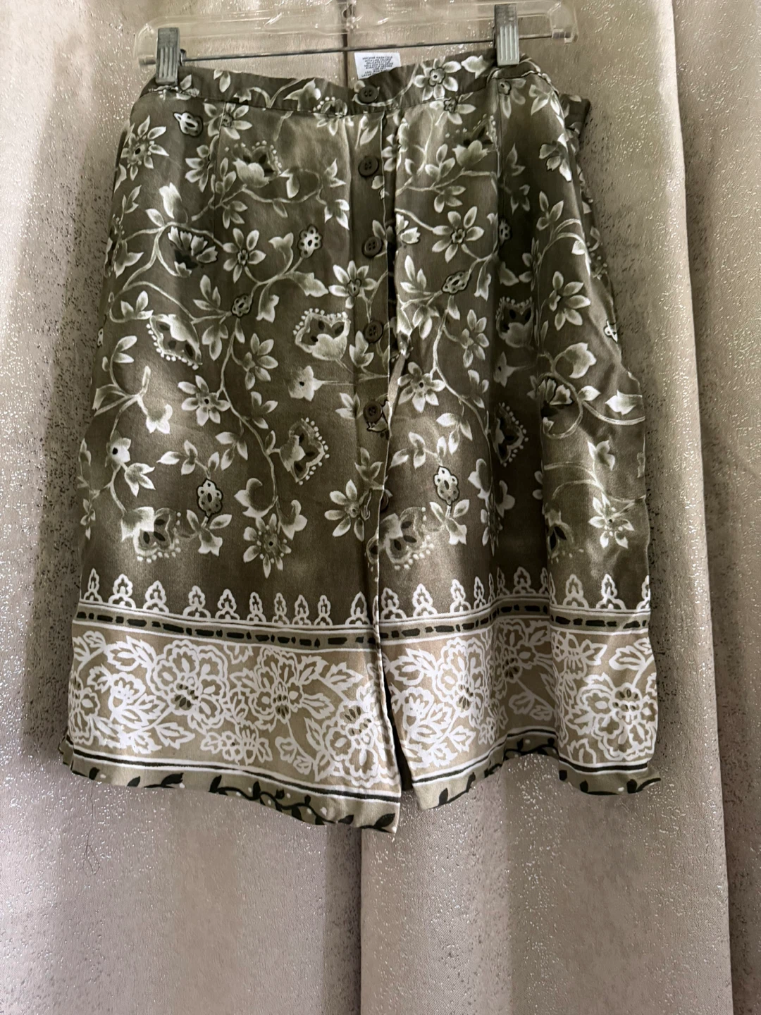 Bentley Floral Print Button-Front Shorts - Size X-Large