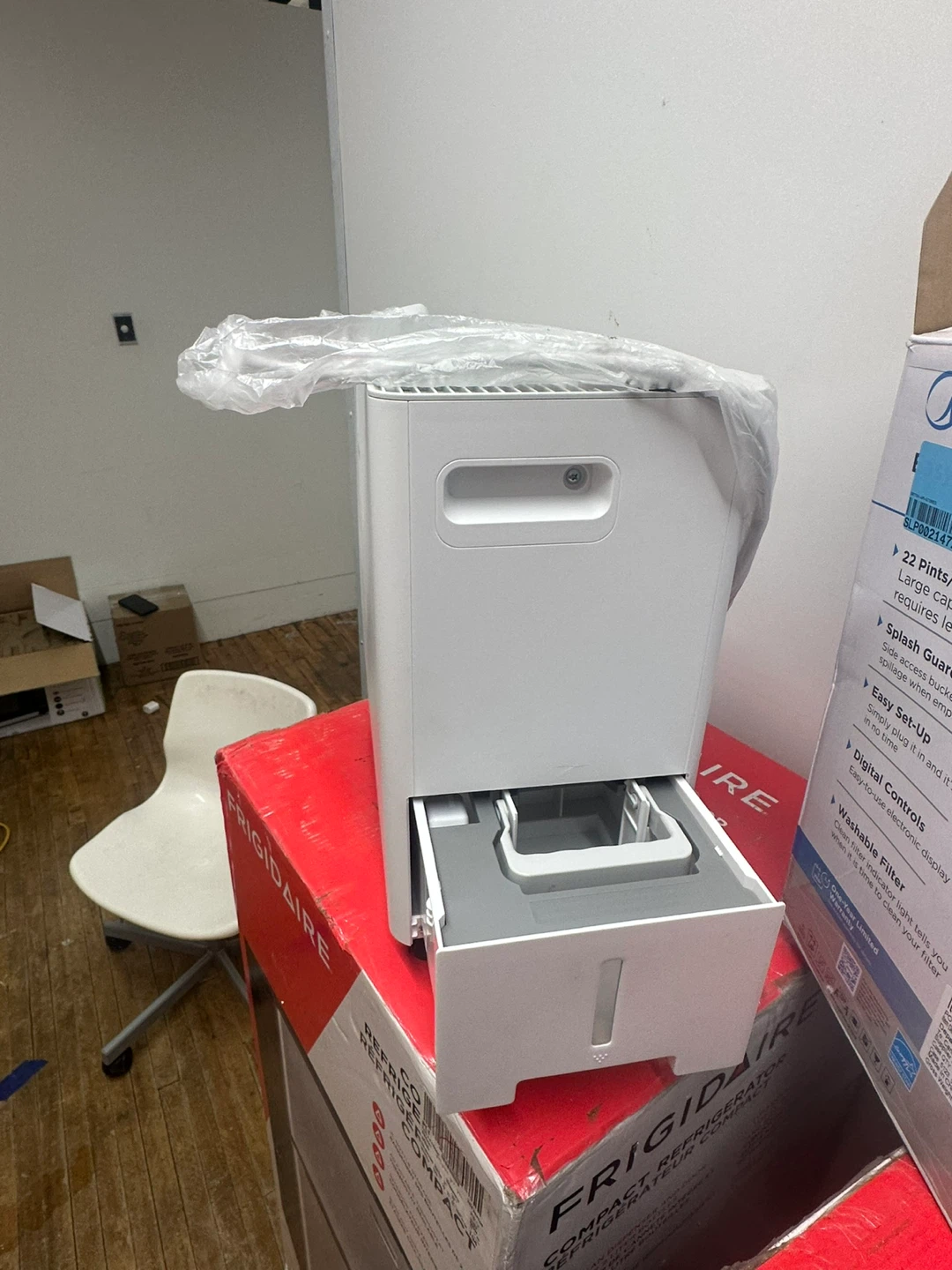 Midea 22 Pint Dehumidifier with Side Access - photo 5