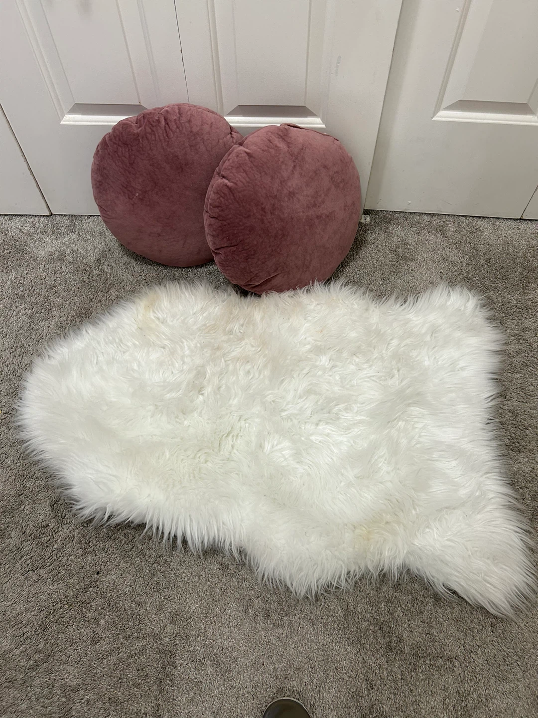 Free 2  Rose Velvet Round Pillows & White Faux Sheepskin Rug