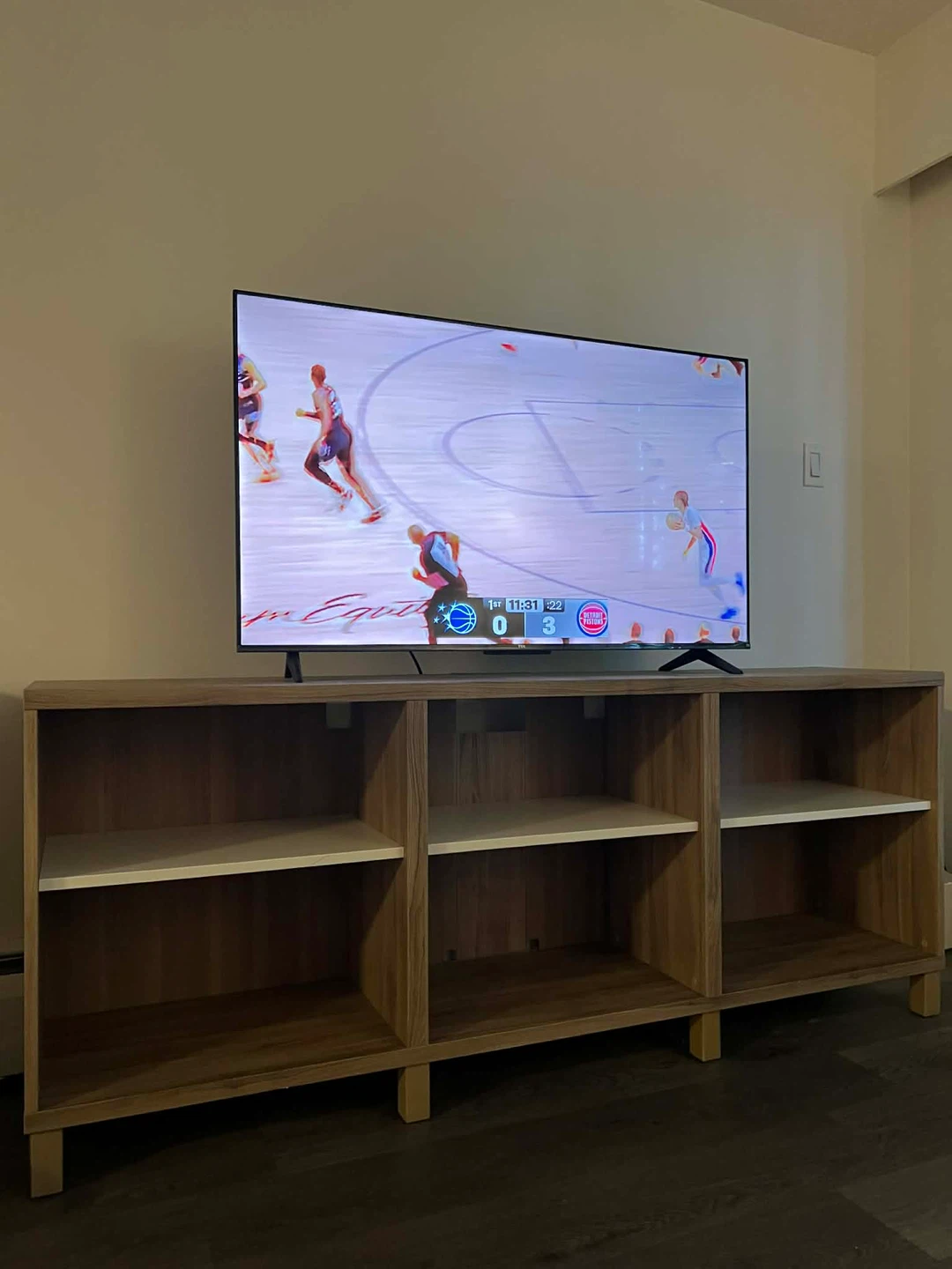 TCL 50" Smart TV - 2023 - with free ikea Tv stand