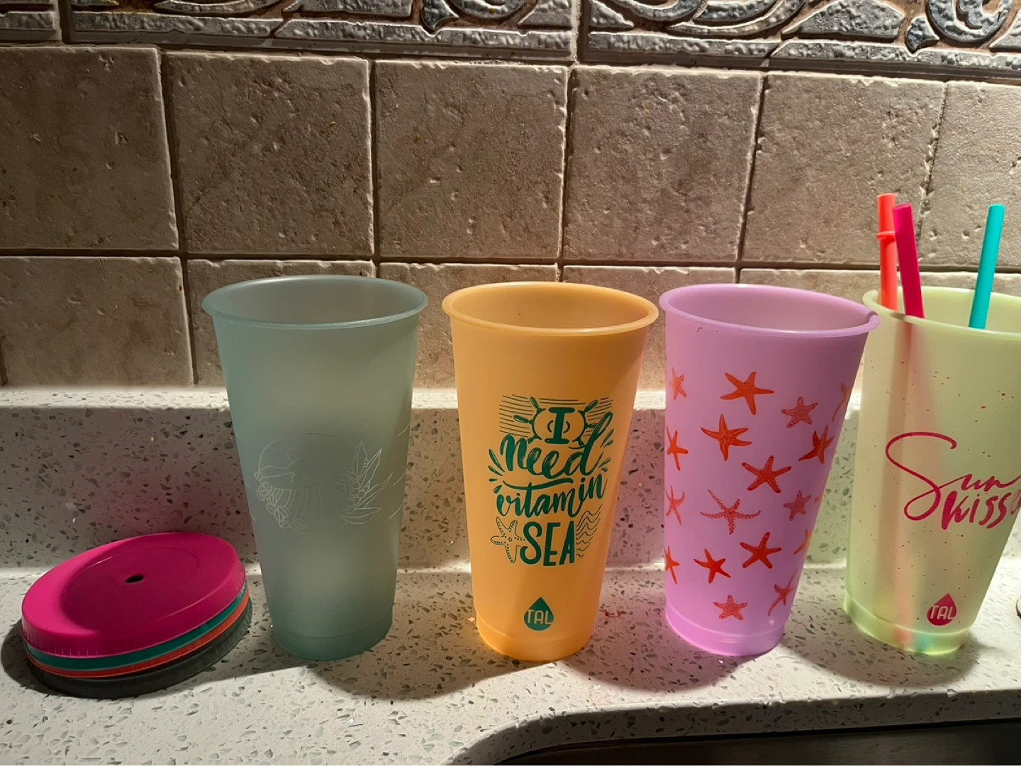 Starbucks Reusable Color-Changing Cups with Lids and Straws - photo 2