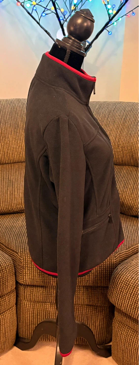 ✨✨NOTICE fleece jacket P/L black with red trim - photo 4
