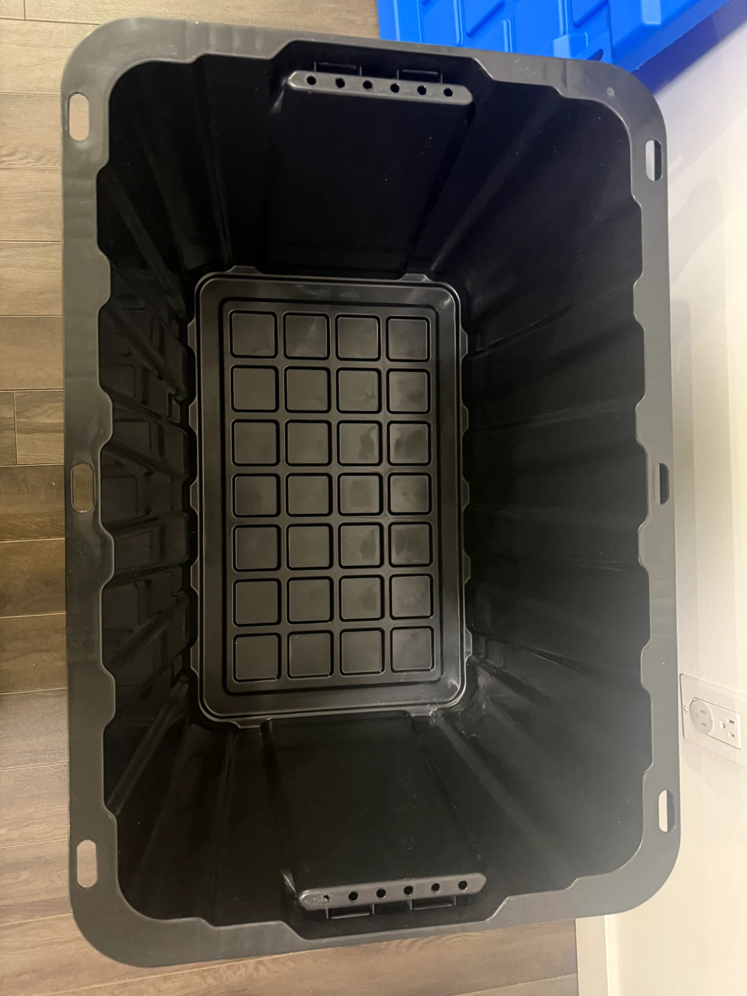 Moving sale - Set of 4 Mastercraft 102 L Storage Bin - photo 4