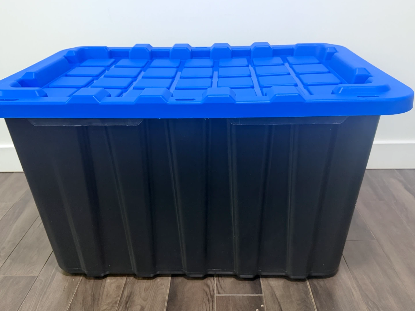 Moving sale - Set of 4 Mastercraft 102 L Storage Bin