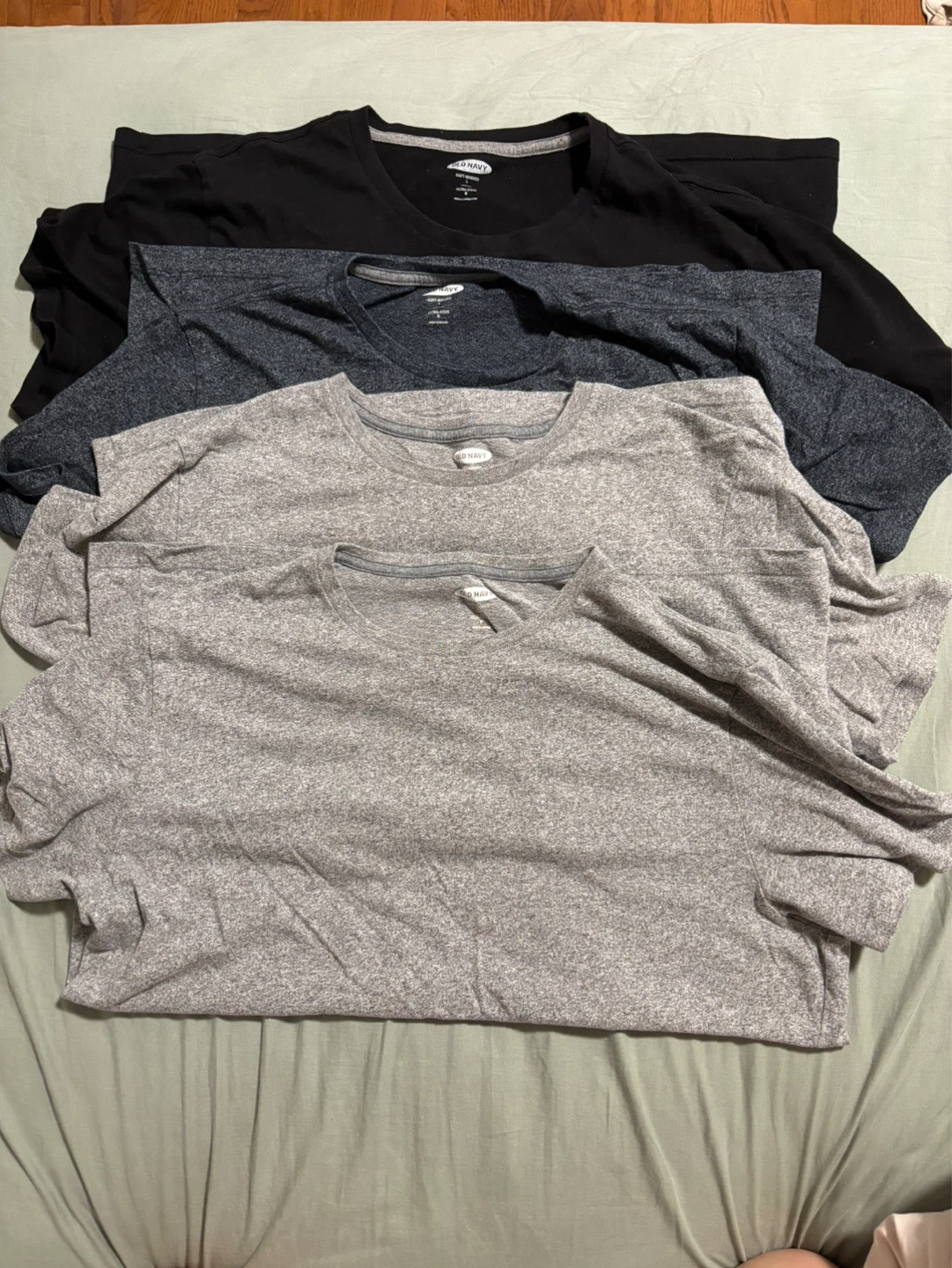 Old Navy T-Shirts (4 Pack) men’s Large