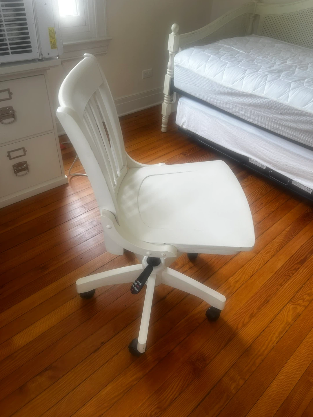 Pottery Barn Bedford Swivel Office Chair - Antique White - photo 3