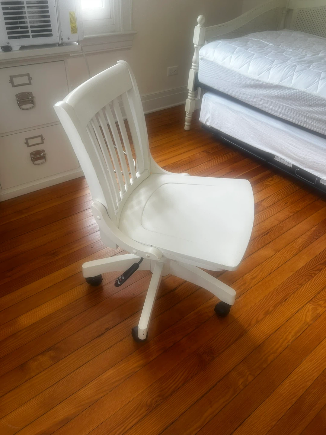 Pottery Barn Bedford Swivel Office Chair - Antique White - photo 4