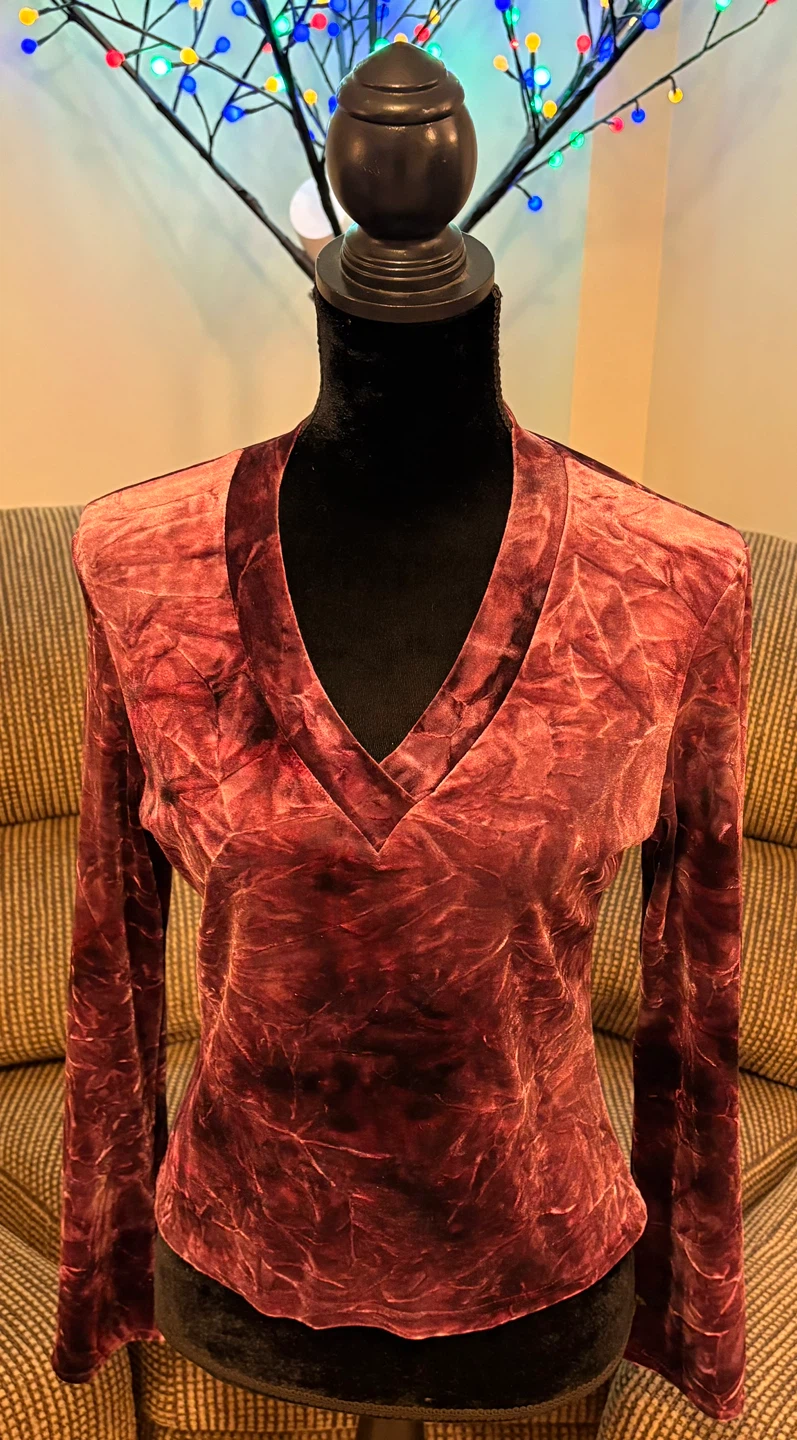 ✨✨La Senza Burgundy Velvet V-Neck Top