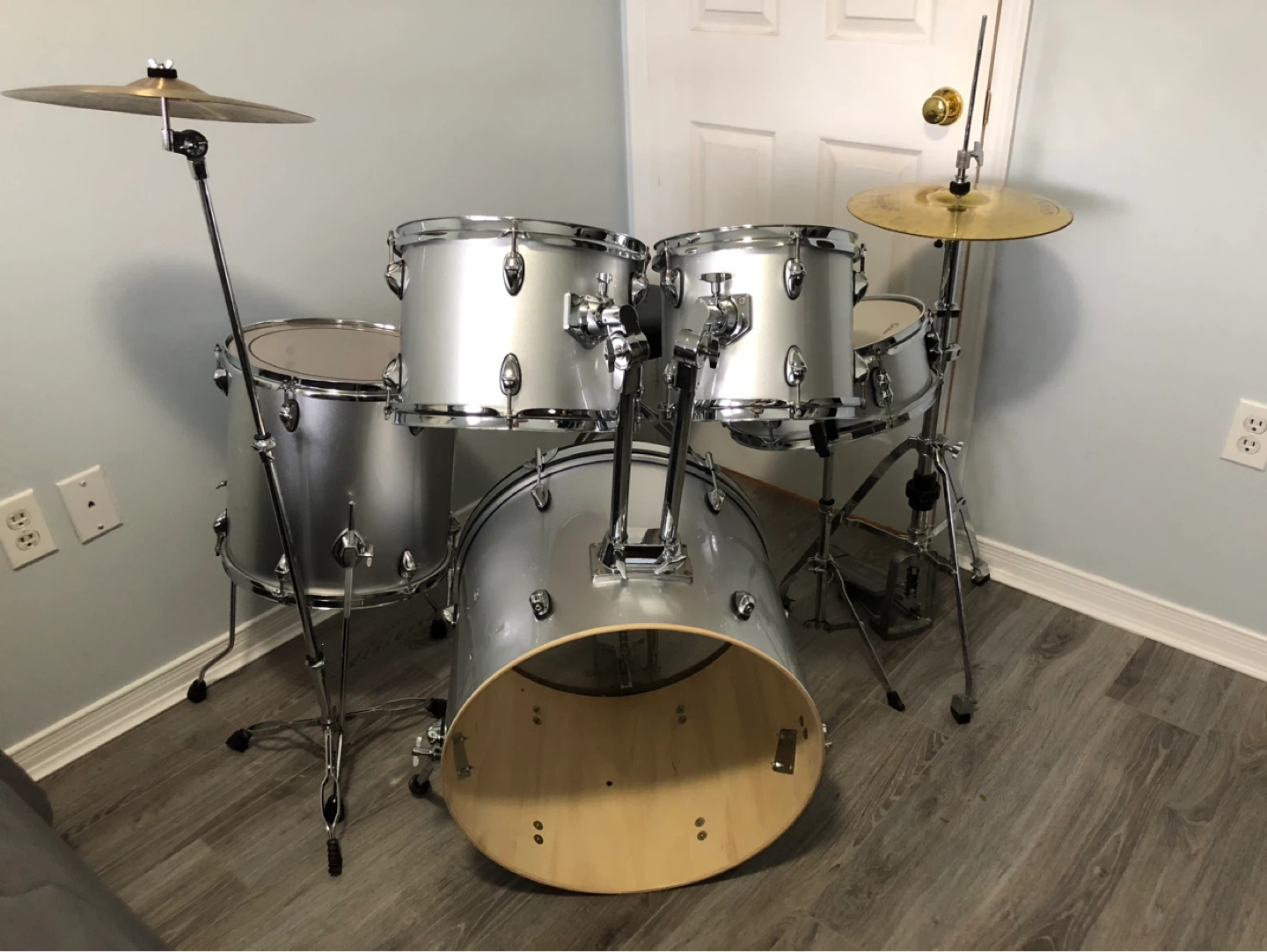 Awesome junior drum set — silver sparkle