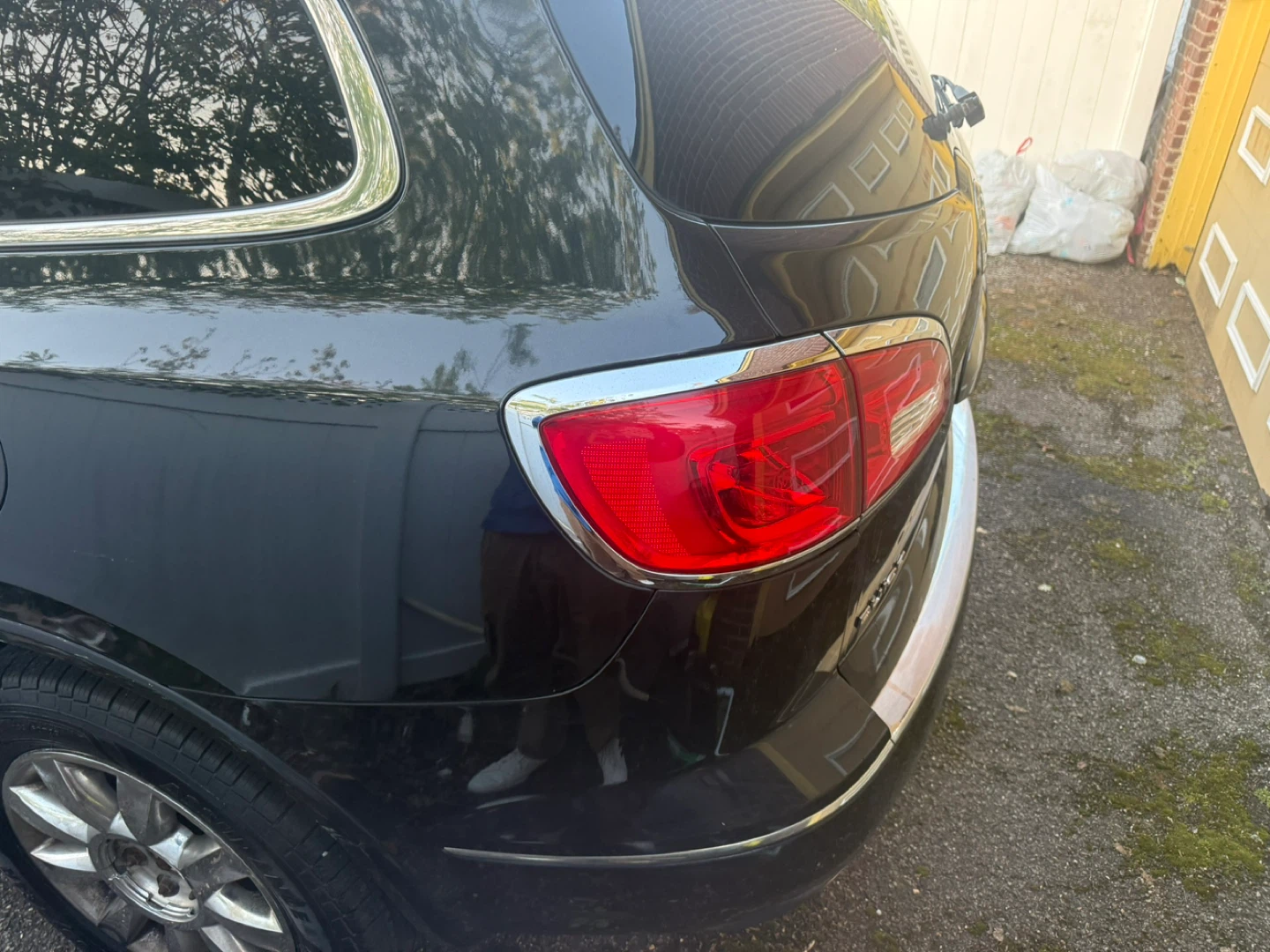 Black Buick Enclave SUV - photo 3