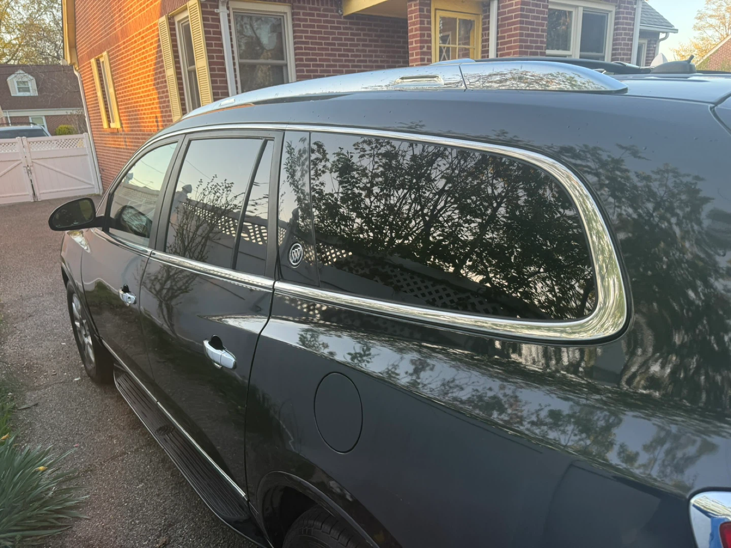 Black Buick Enclave SUV - photo 4