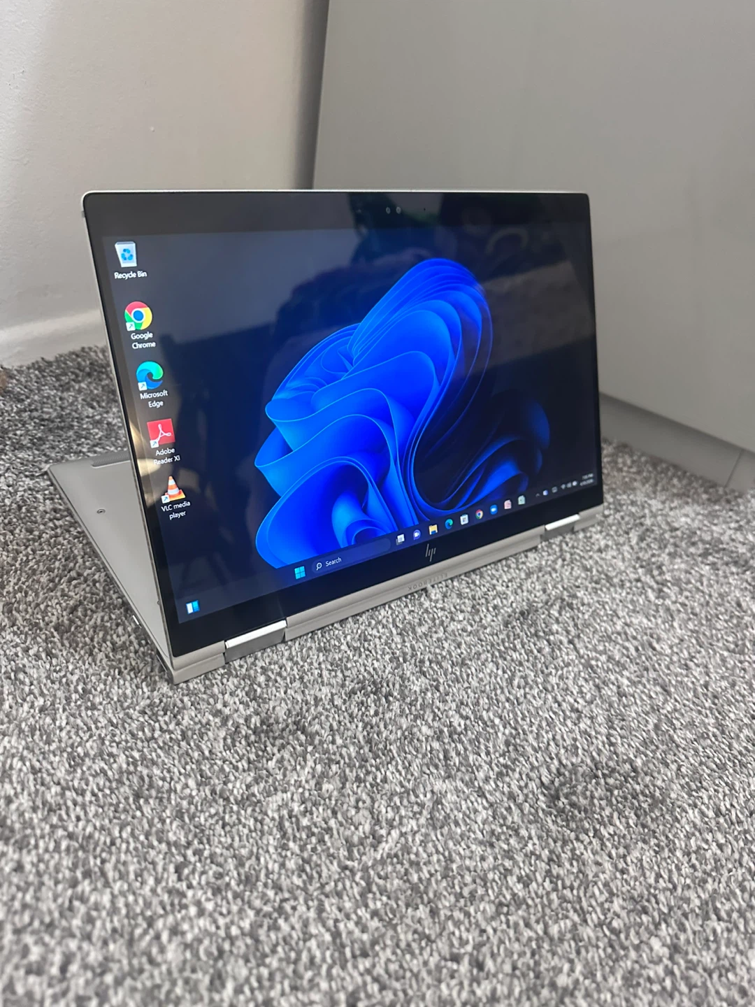 Dell Latitude 2-in-1 Laptop 512GB ssd i7 - photo 3