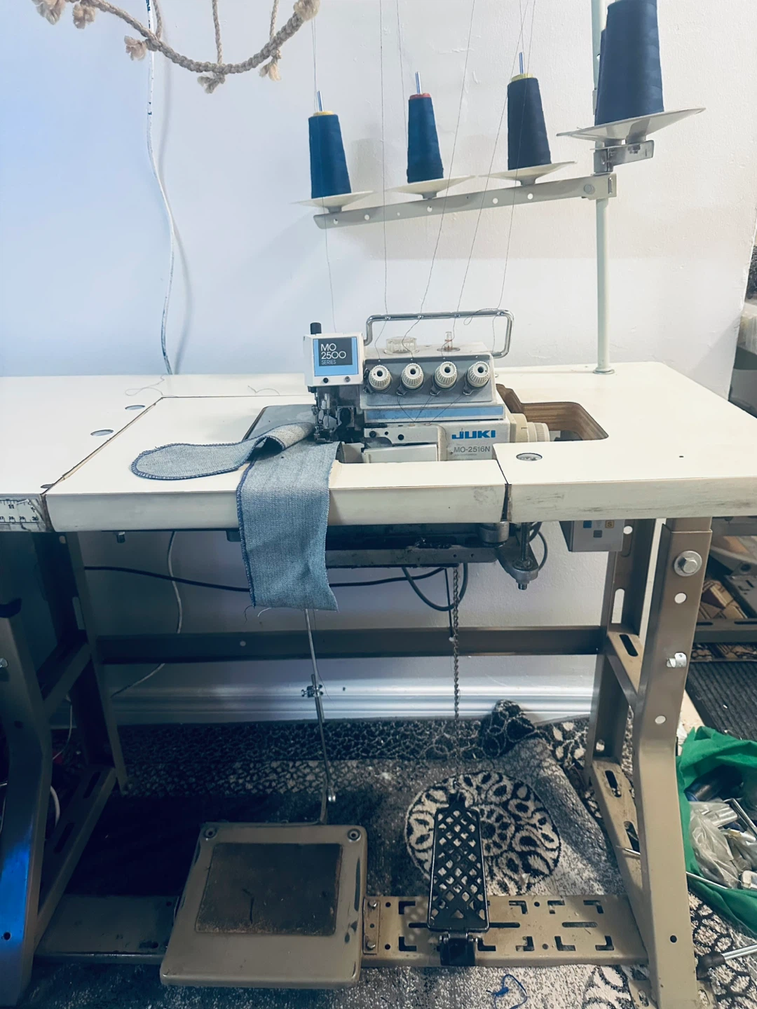 Juki MO-2500 Series Serger Sewing Machine - photo 4