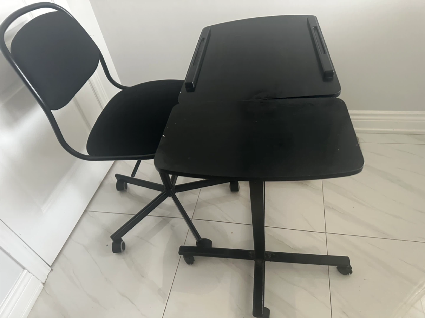 Black Mobile Laptop Desk with Wheels