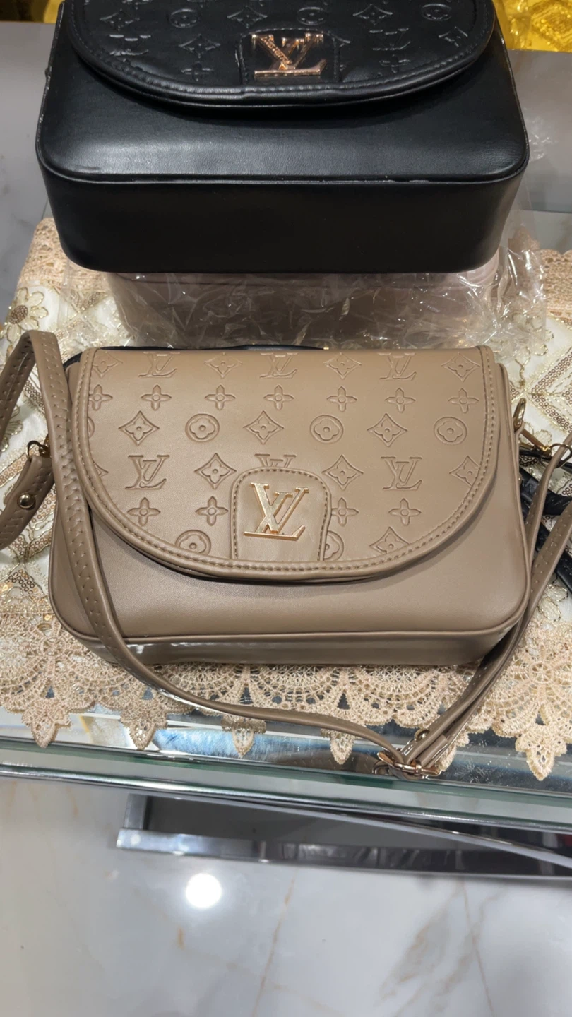 Louis Vuitton Shoulder Bag - Black Leather - photo 3