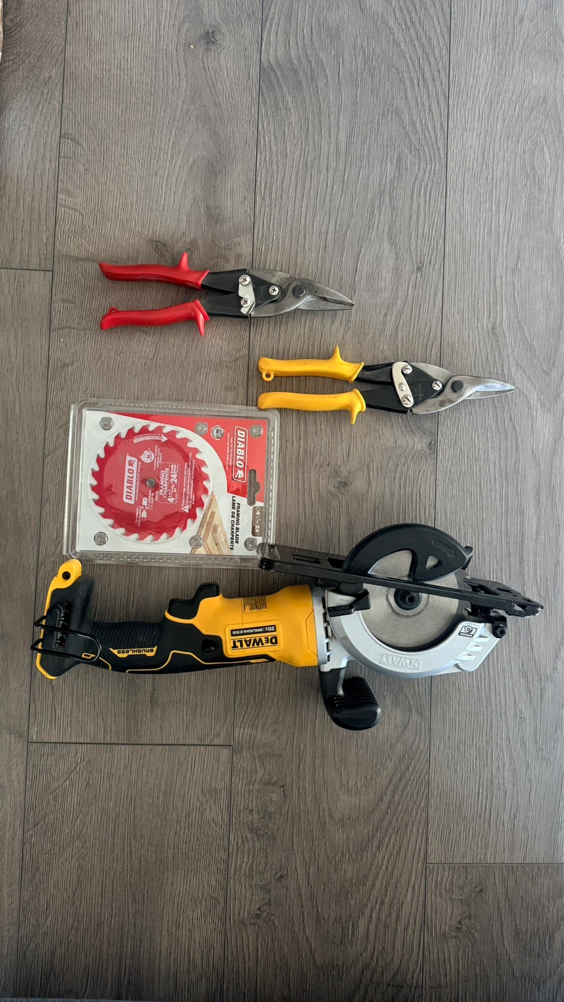 DeWalt 20V ATOMIC Circular Saw + Snips + Diablo Blade
