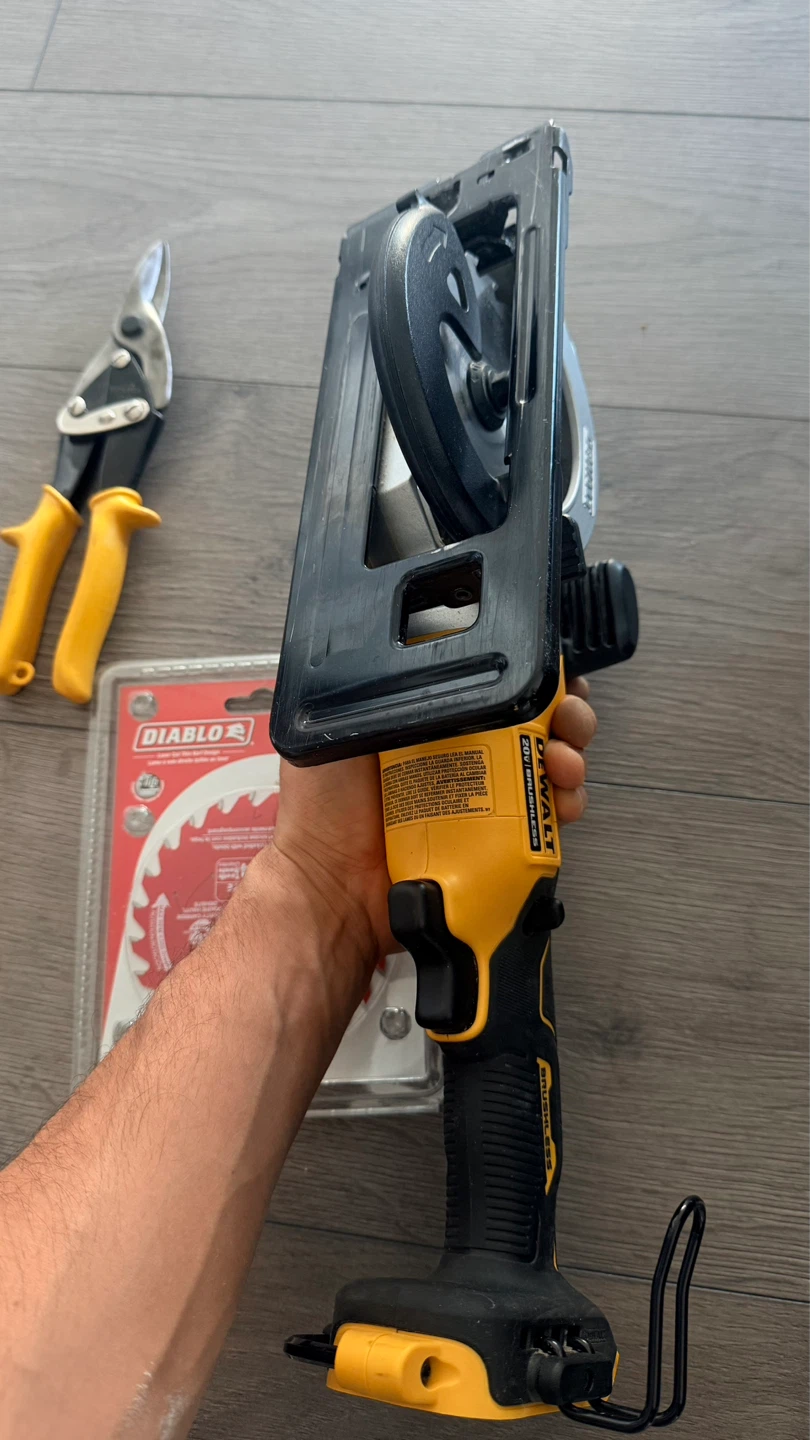 DeWalt 20V ATOMIC Circular Saw + Snips + Diablo Blade - photo 2
