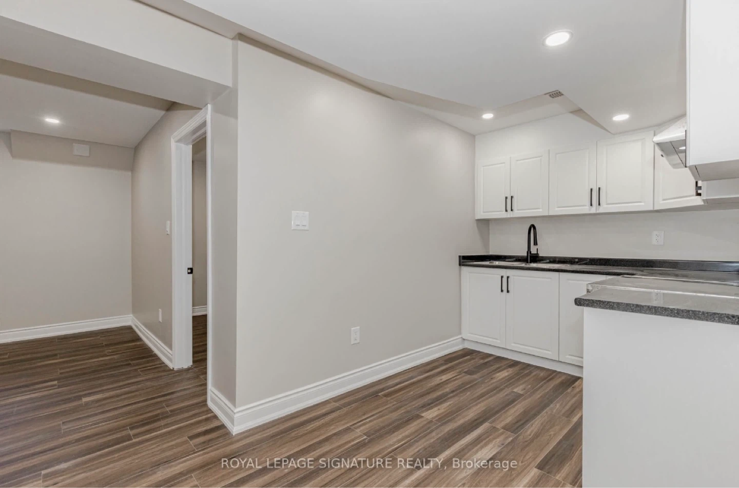 1 Bedroom plus den - photo 2