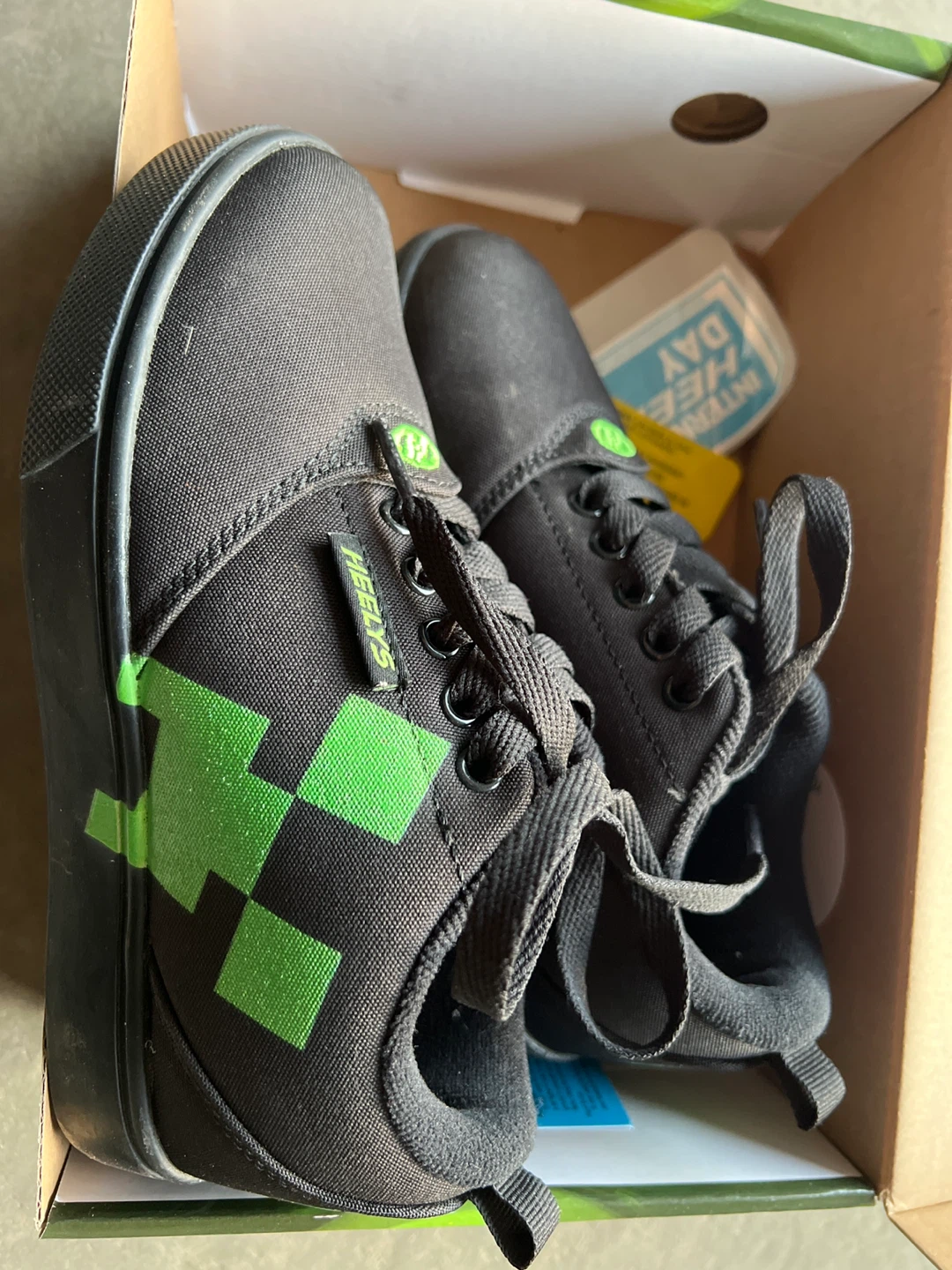 Heelys Pro 20 Minecraft Wheeled Shoes Youth 2 Black/Green - photo 2