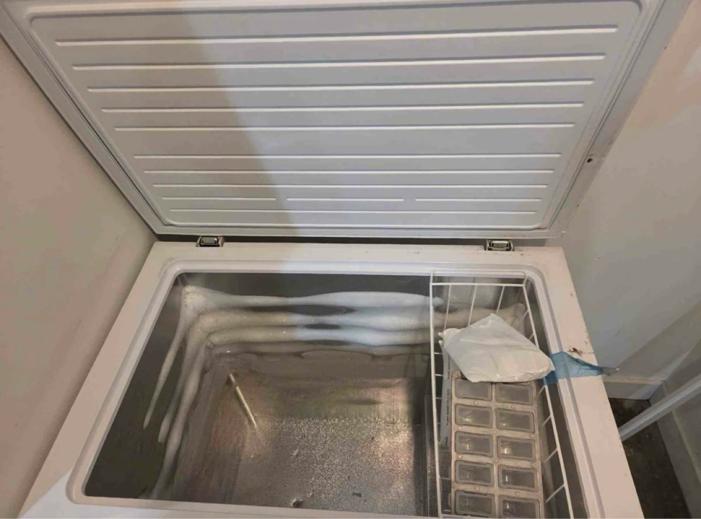Frigidaire Chest Freezer 7.2 cu ft - photo 2