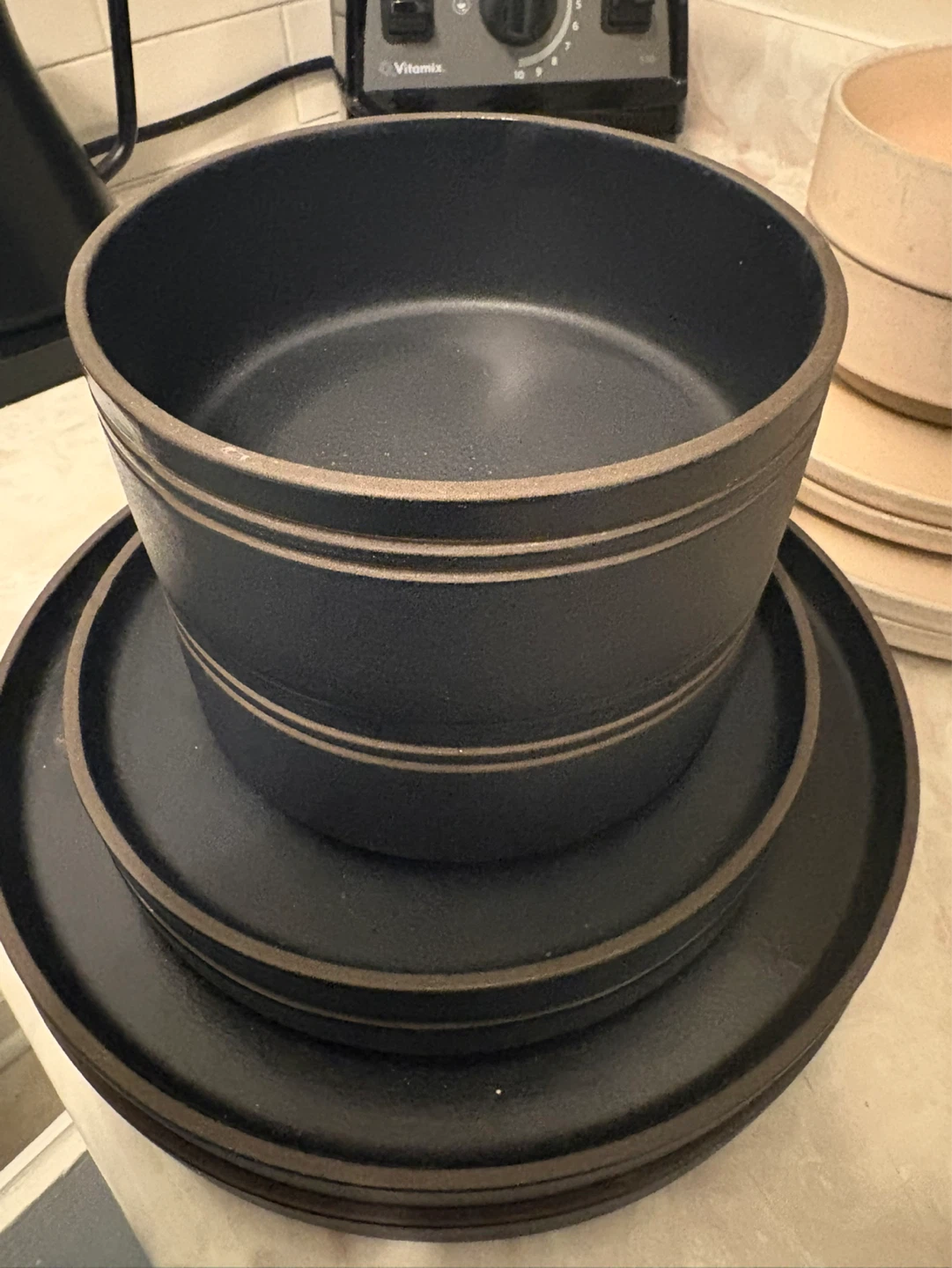 CB2 - 2 Large Plates, 2 Small Plates, 2 Bowls - Black Matching
