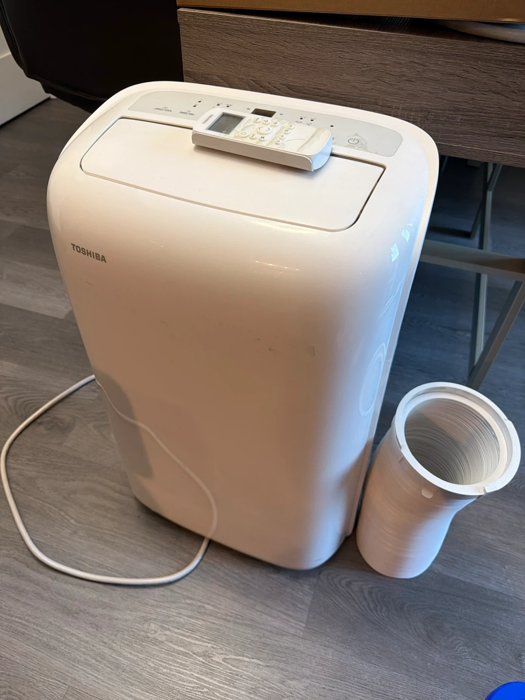 Toshiba Portable Air Conditioner - photo 2
