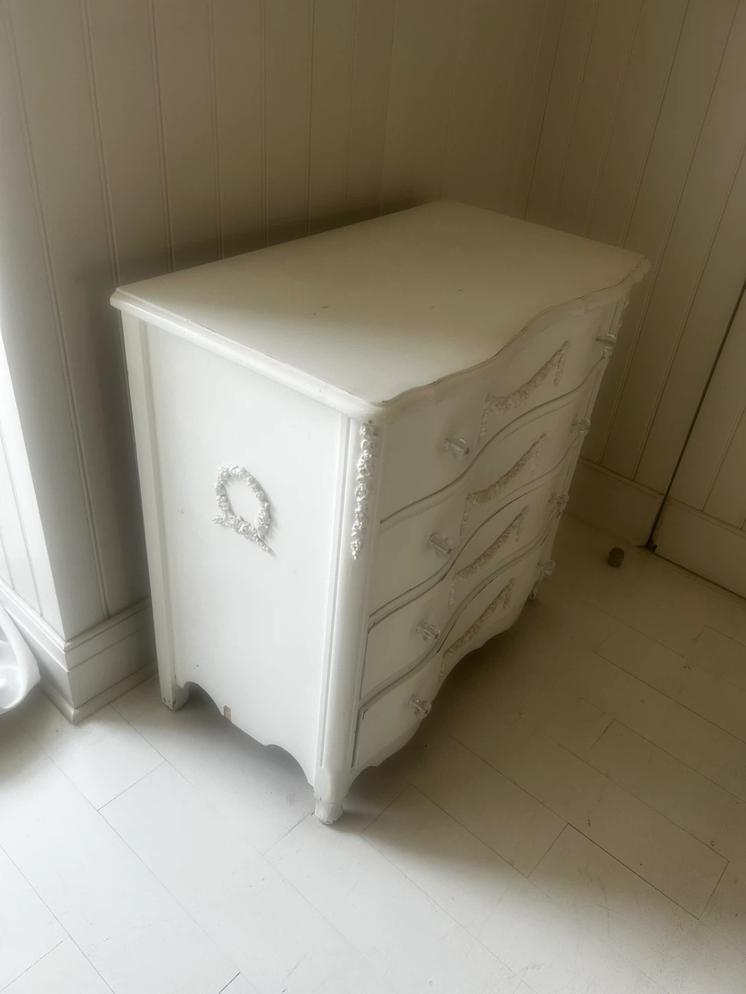 French provincial style medium white dresser - photo 2