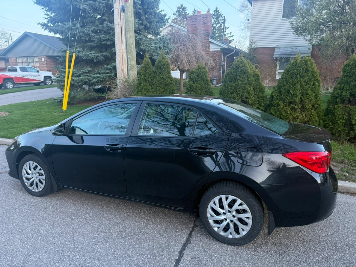 Black Toyota Corolla SE Sedan 2018 sep