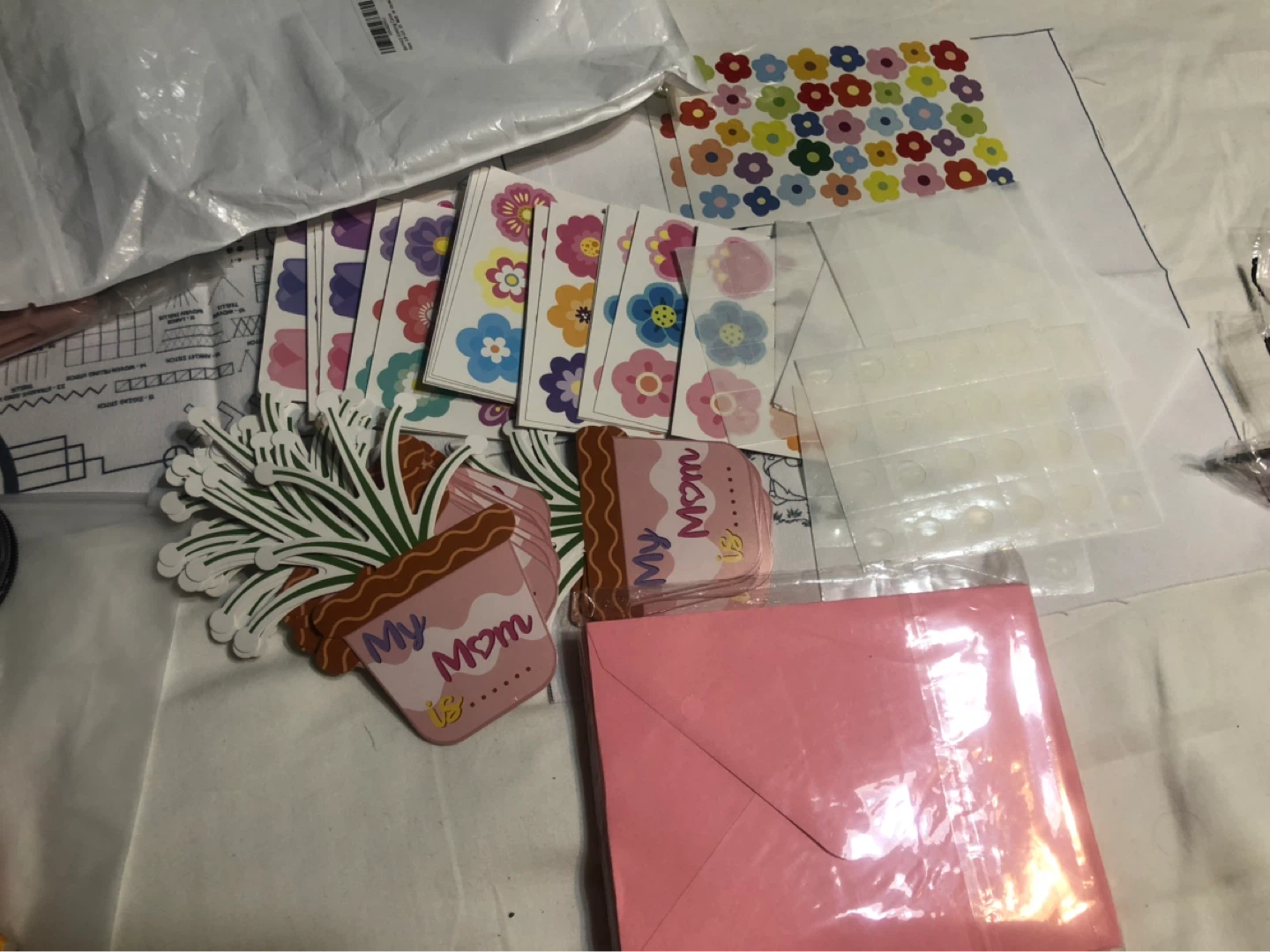 New-Mother's Day Craft Kit with Stickers and Cards