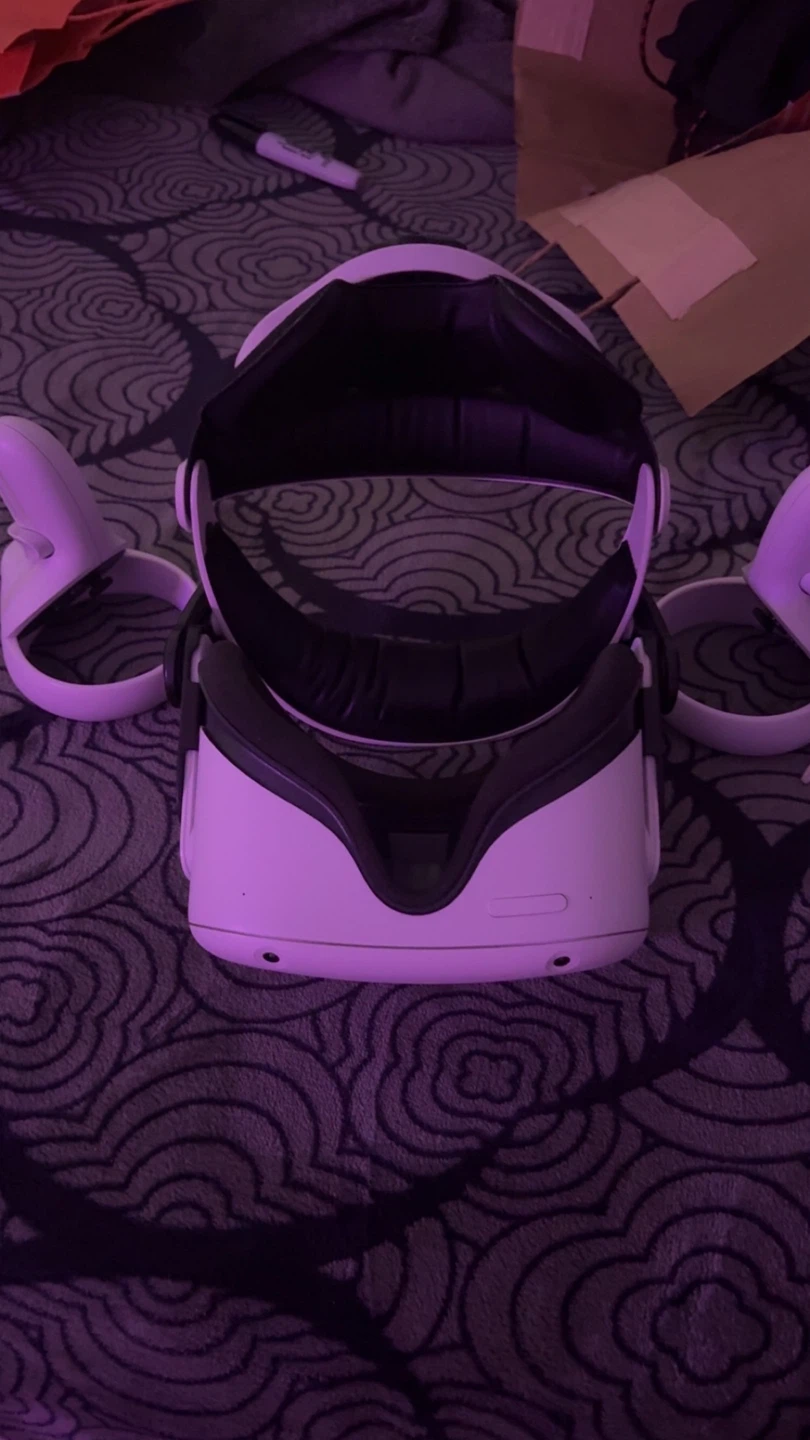 Oculus Quest 2 VR Headset with Controllers