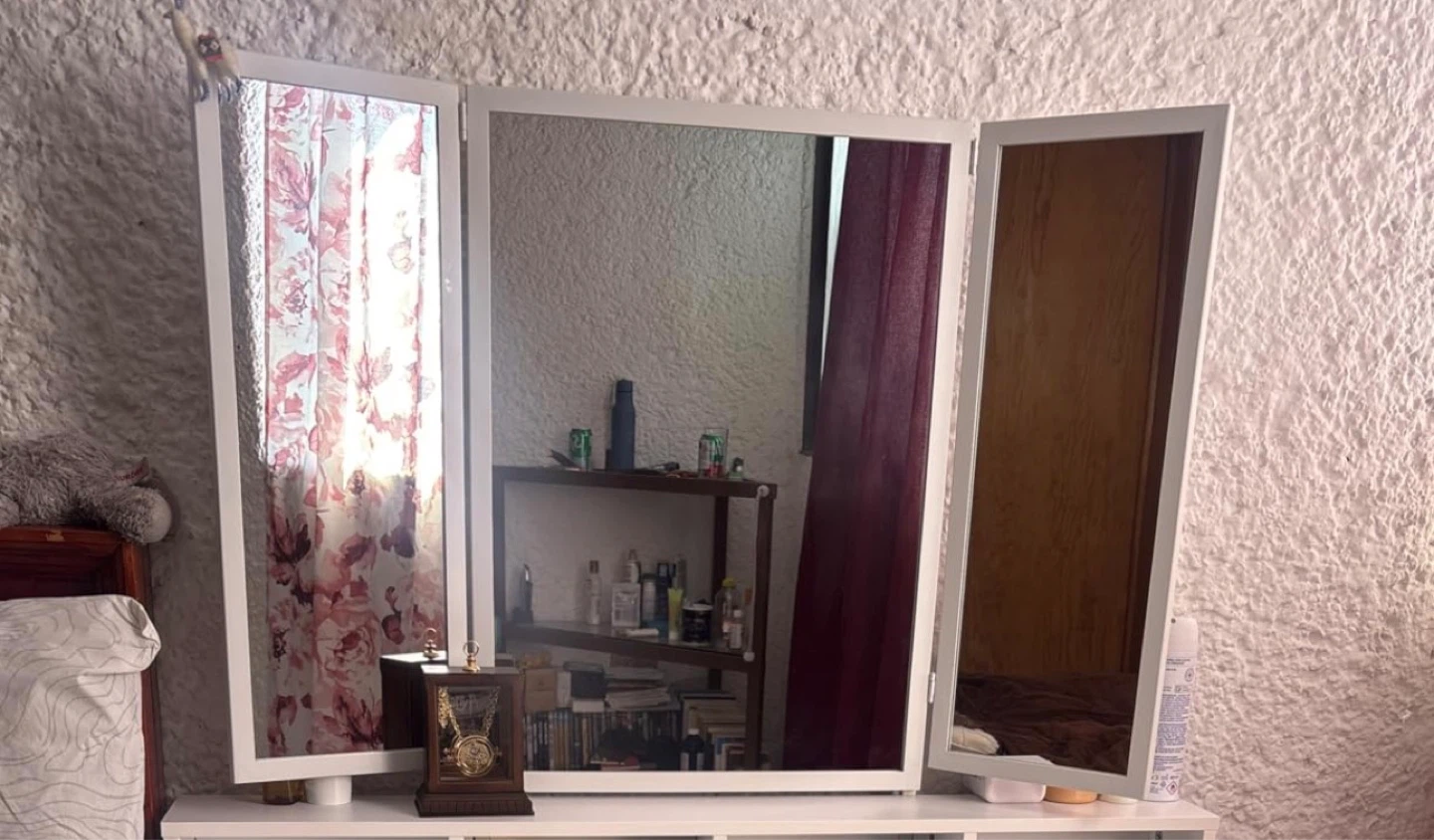 Tri-Fold Mirror (no dresser, only the mirror)