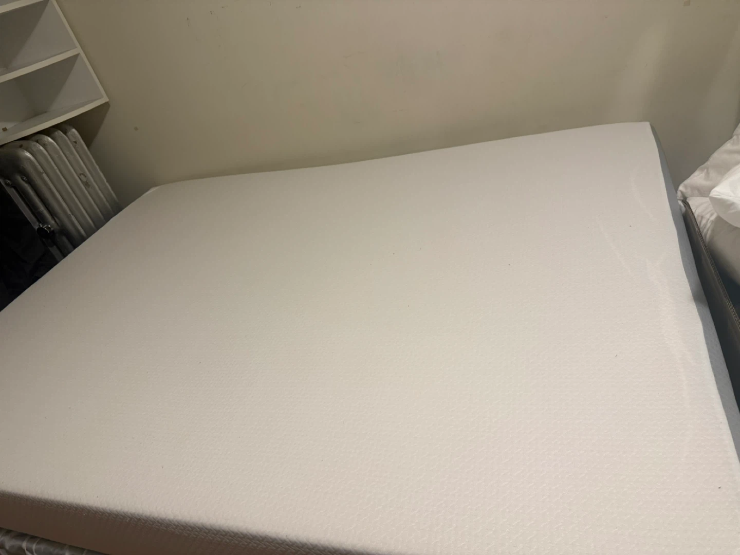 White full Mattress with metal frame