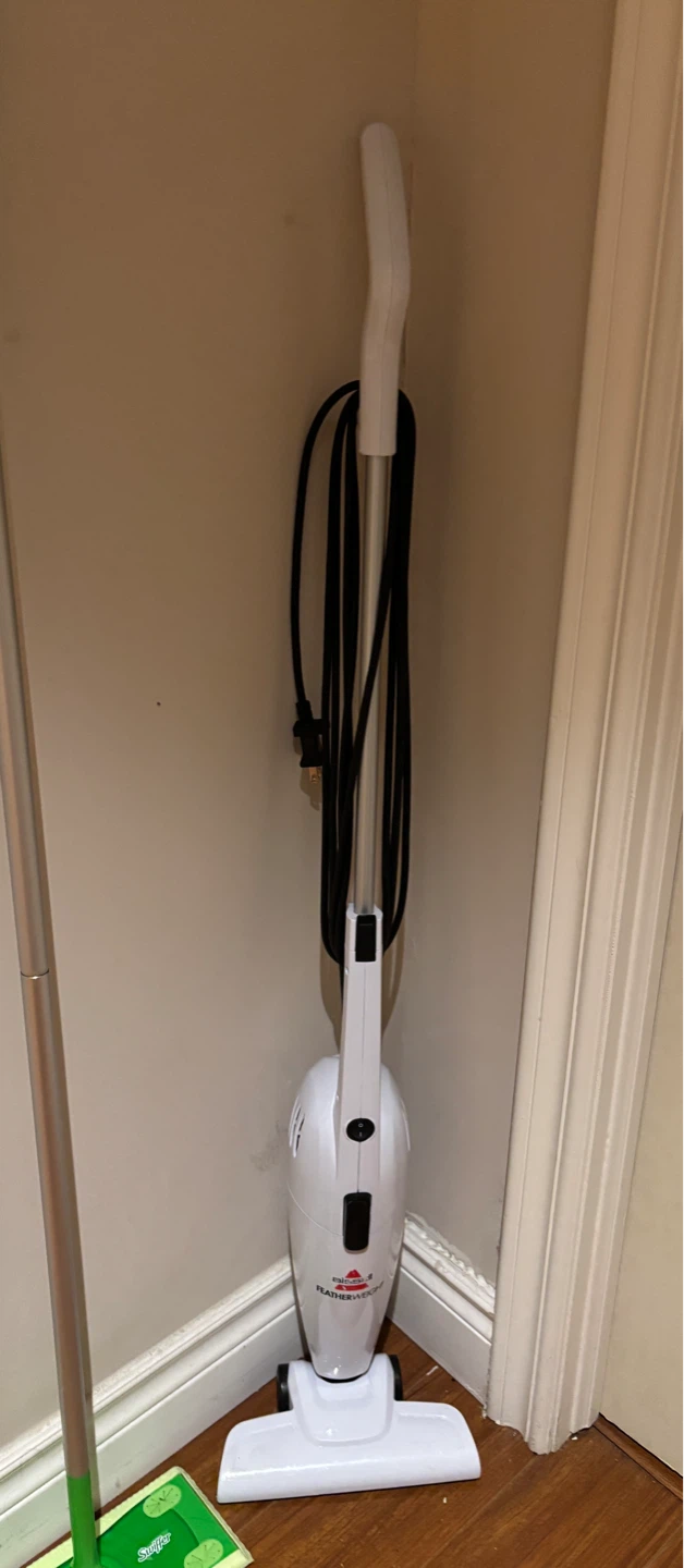 Roku smart TV + Vacuum cleaner - photo 4