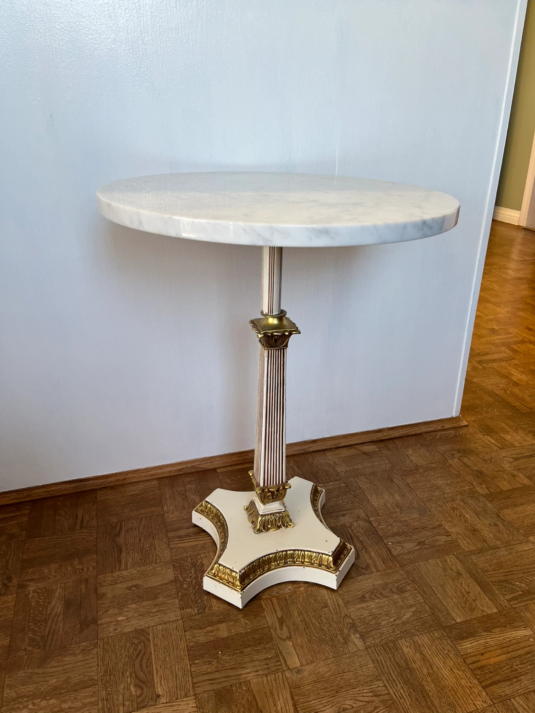 Round Marble Pedestal Accent Table made in Italy rare size