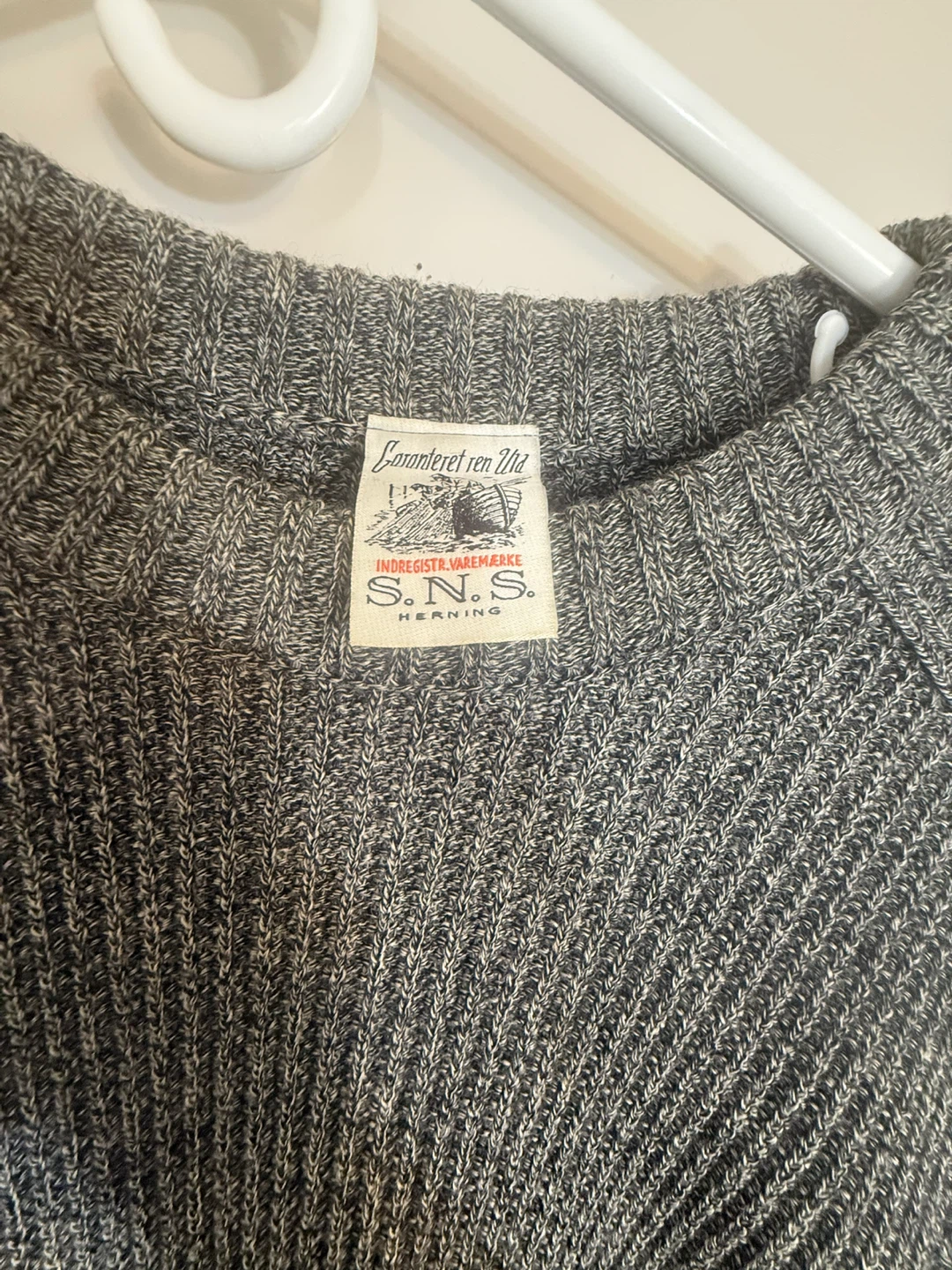 S.N.S. HERNING 100% Merino Wool Sweater - Size L - photo 4