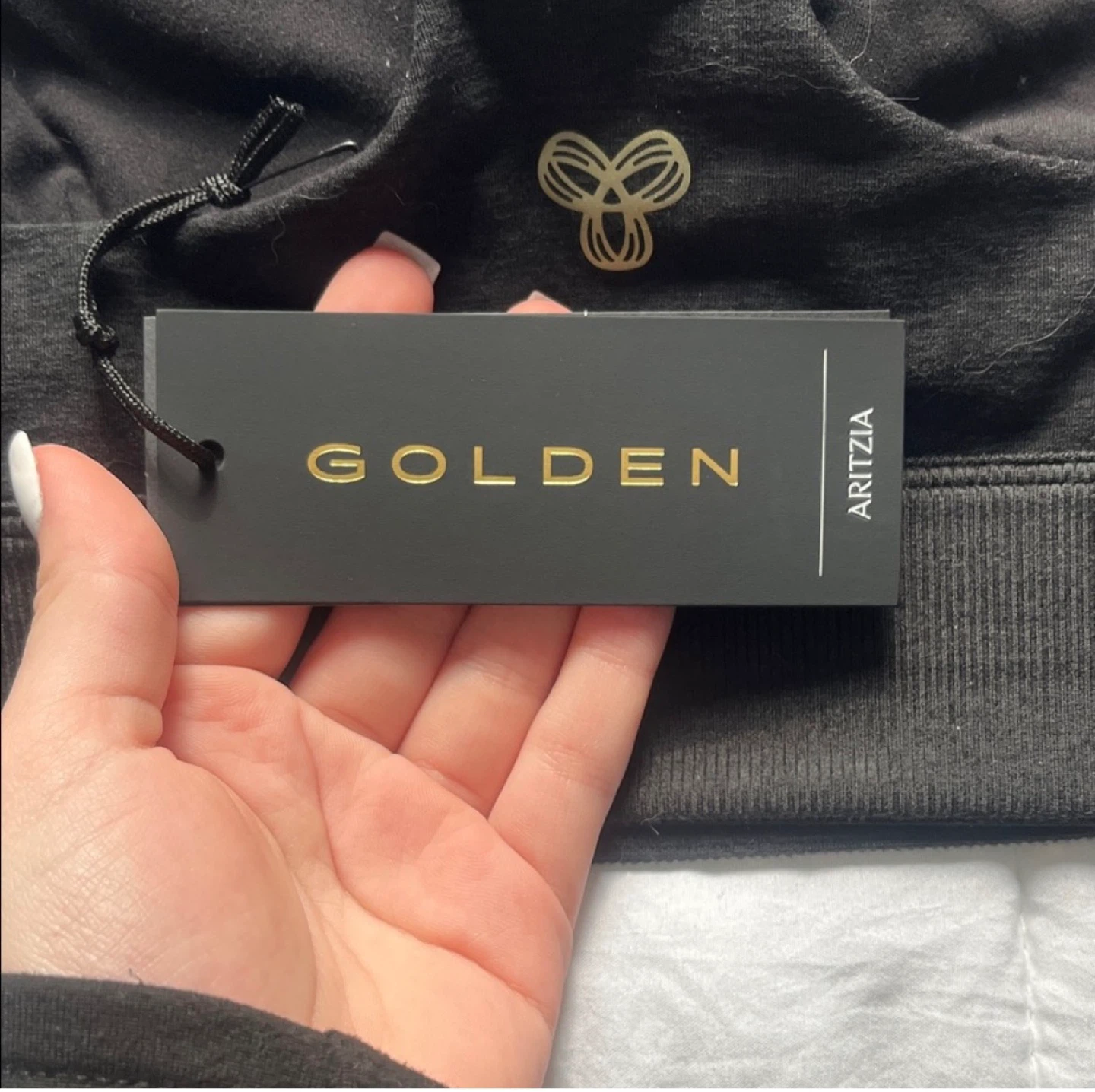 ARITZIA GOLDEN Black Sports Bra - photo 3
